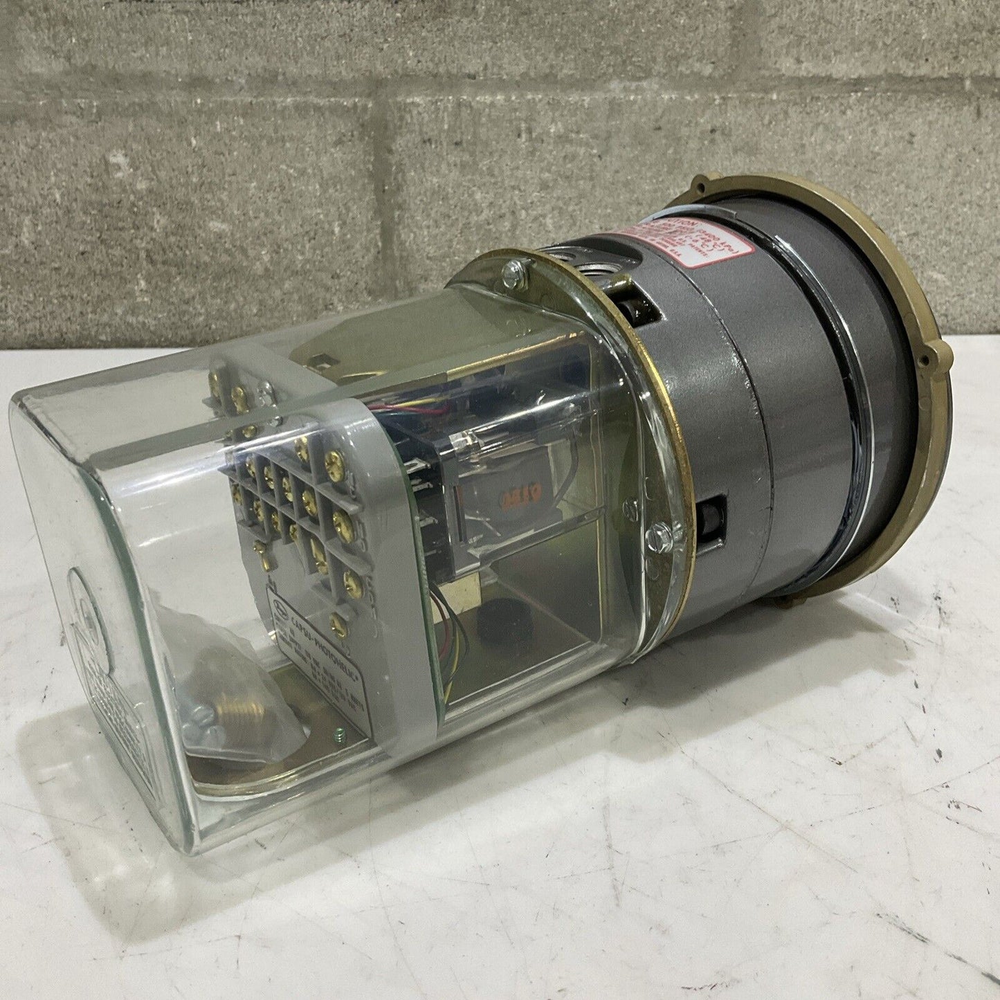 DWYER 43220 W03U CAPSU-PHOTOHELIC PRESSURE SWITCH/GAUGE 500 PSIG SERIES 43000 5W