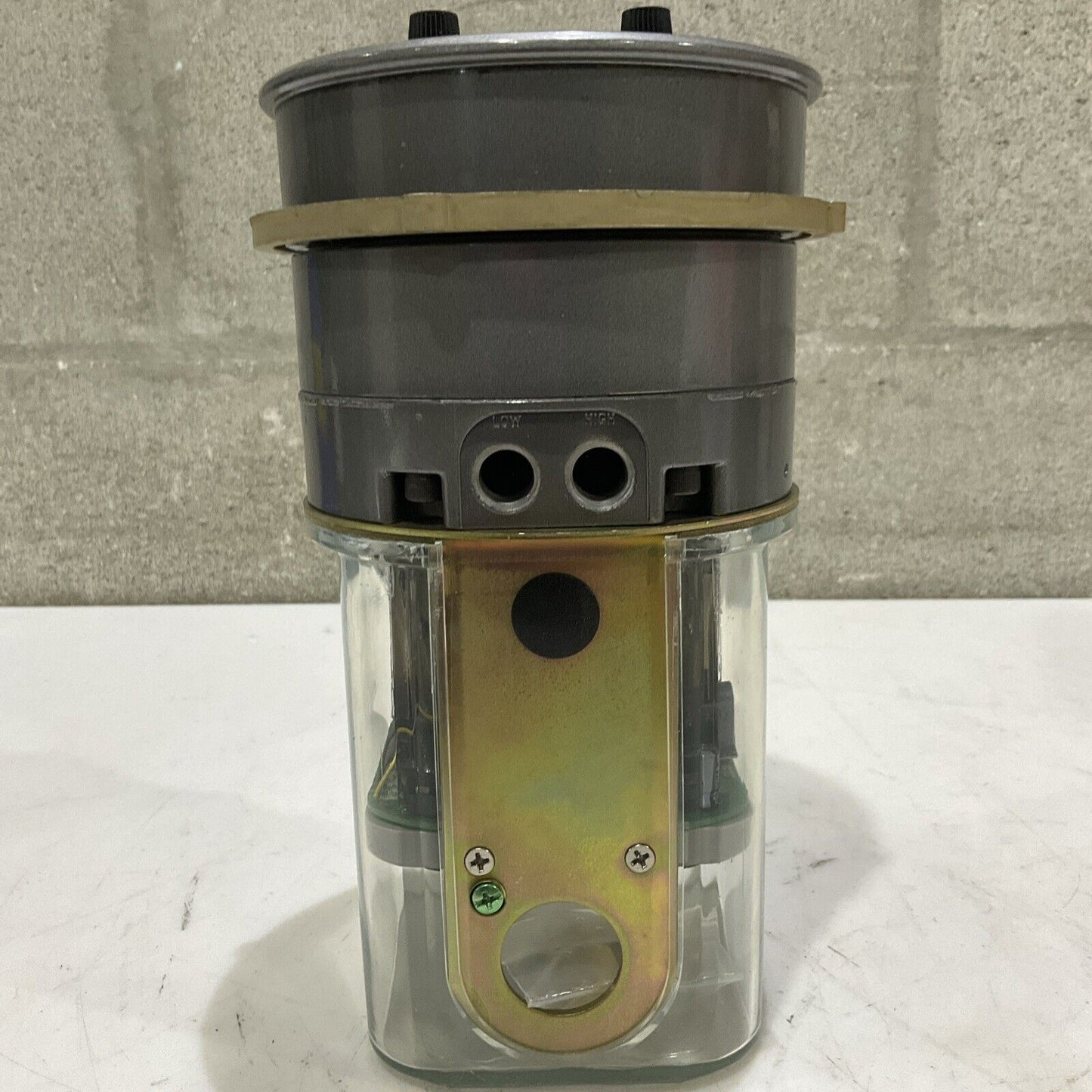 DWYER 43220 W03U CAPSU-PHOTOHELIC PRESSURE SWITCH/GAUGE 500 PSIG SERIES 43000 5W