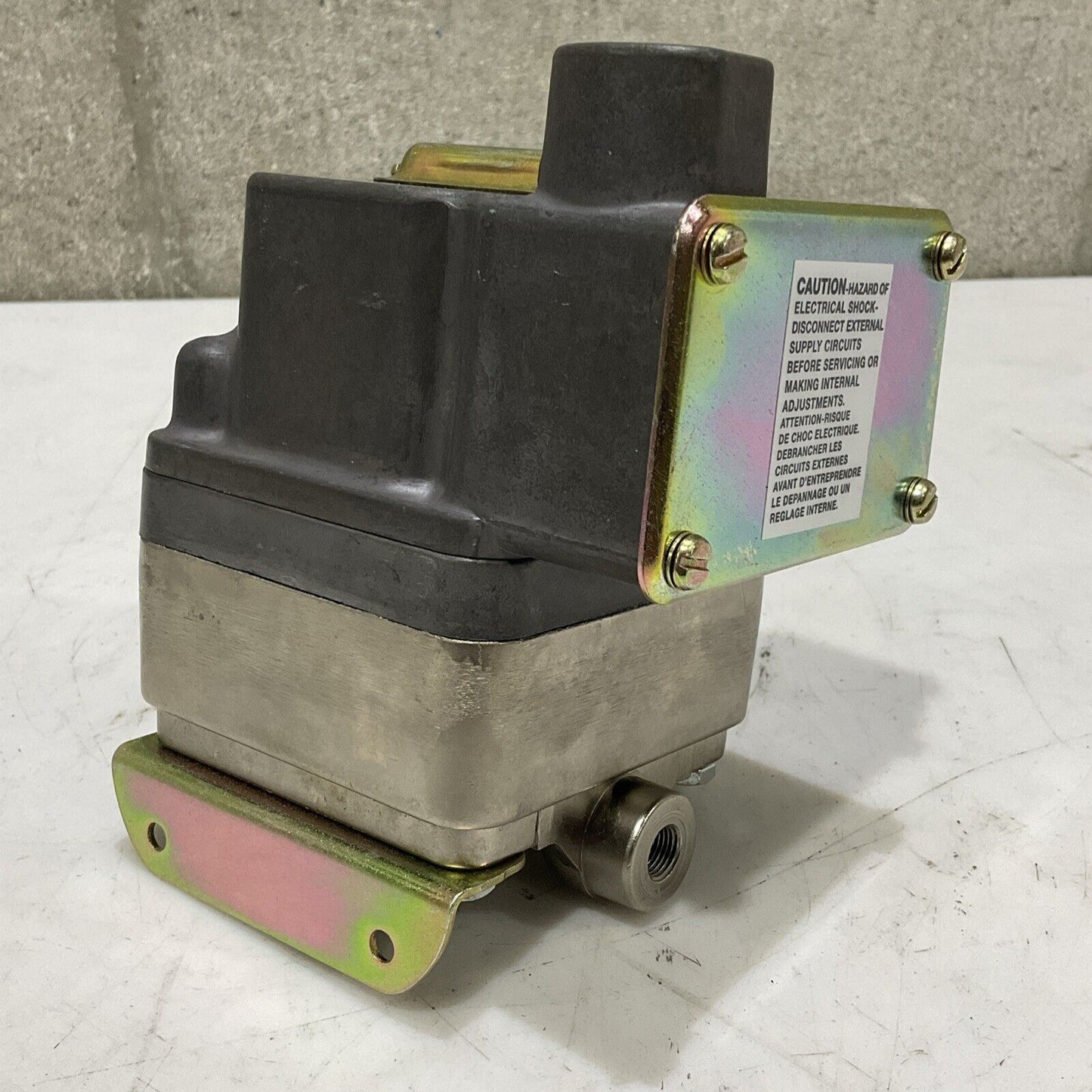 BARKSDALE DPD2T-H18SS PRESSURE VACUUM SWITCH 60 PSI 4.14 BAR