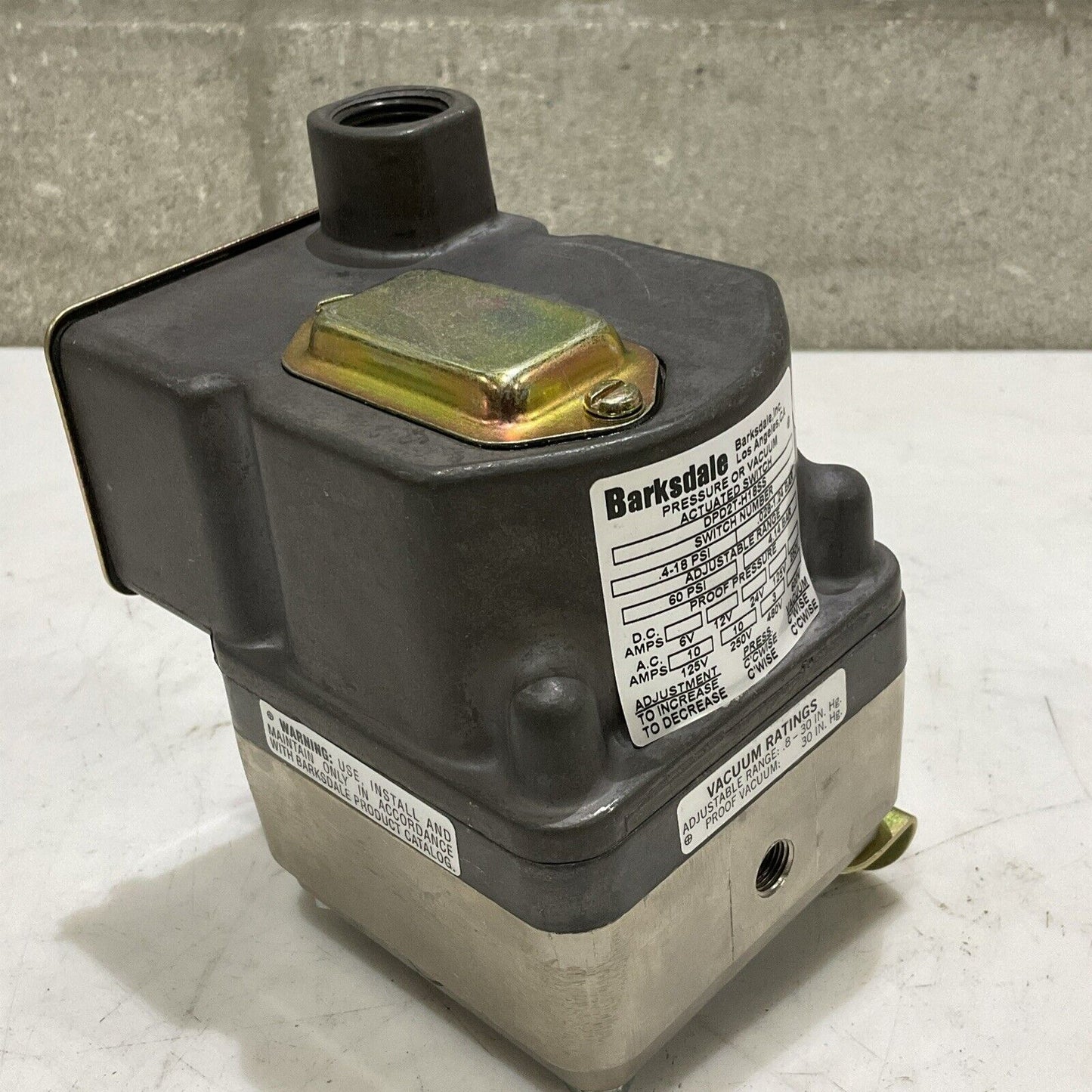 BARKSDALE DPD2T-H18SS PRESSURE VACUUM SWITCH 60 PSI 4.14 BAR