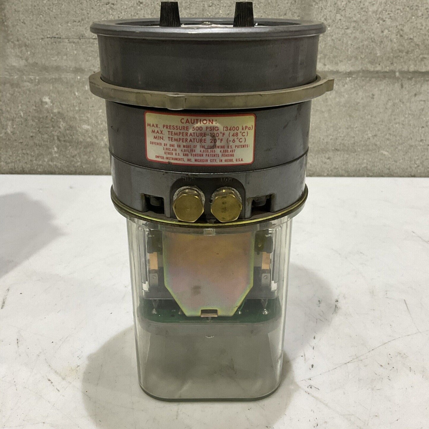 DWYER 43220 W07R CAPSU-PHOTOHELIC PRESSURE SWITCH GAUGE SERIES 4300 500 PSIG