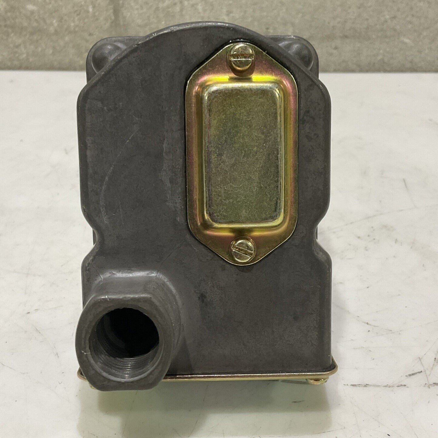 BARKSDALE DPD2T-H18SS PRESSURE VACUUM SWITCH 60 PSI 4.14 BAR