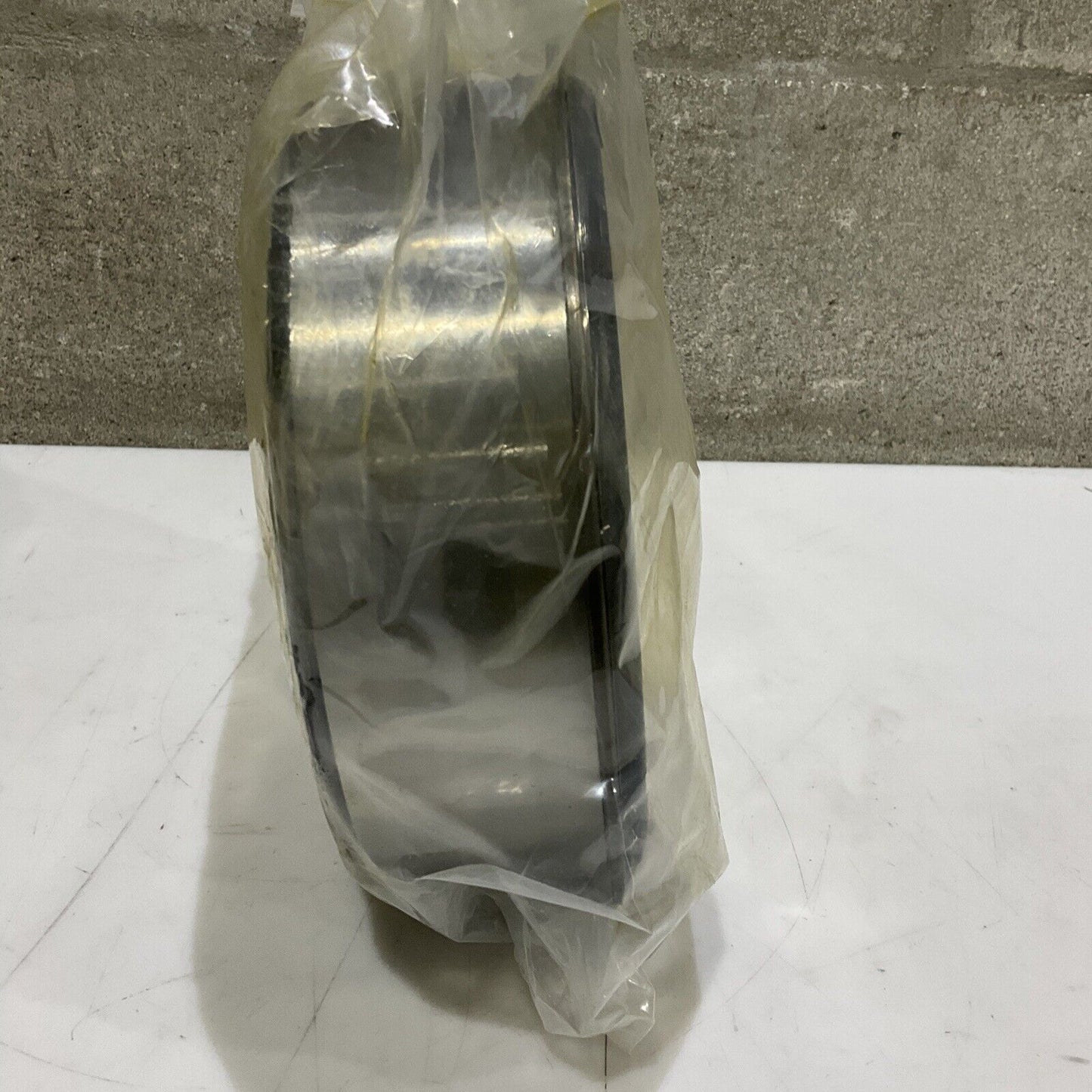 FAG NU2318E.M1C4 NU2318EMC4NGR CYL ROLLER BEARING 3.5433 ID 7.4803 OD 373