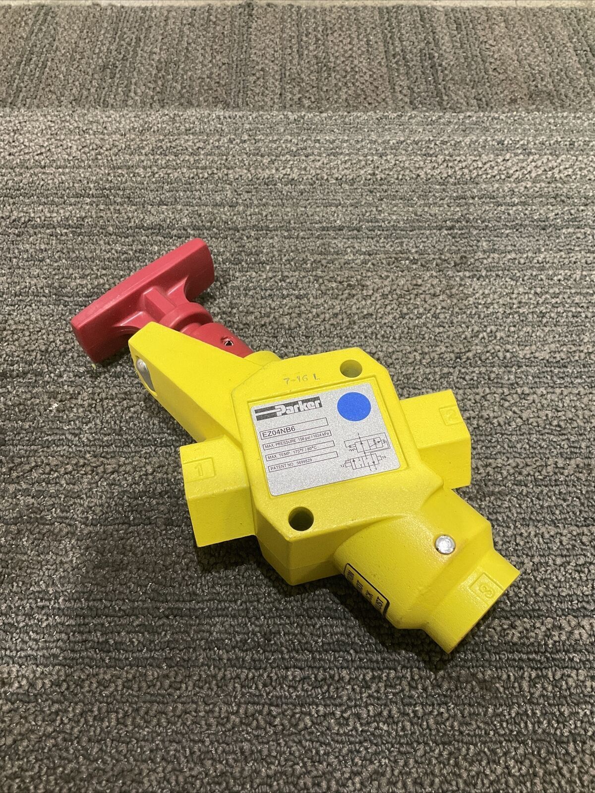 PARKER EZ04NB6 PNEUMATIC LOCKOUT VALVE 150 PSI/1034 kPA 175 F/80 C 5699829 444