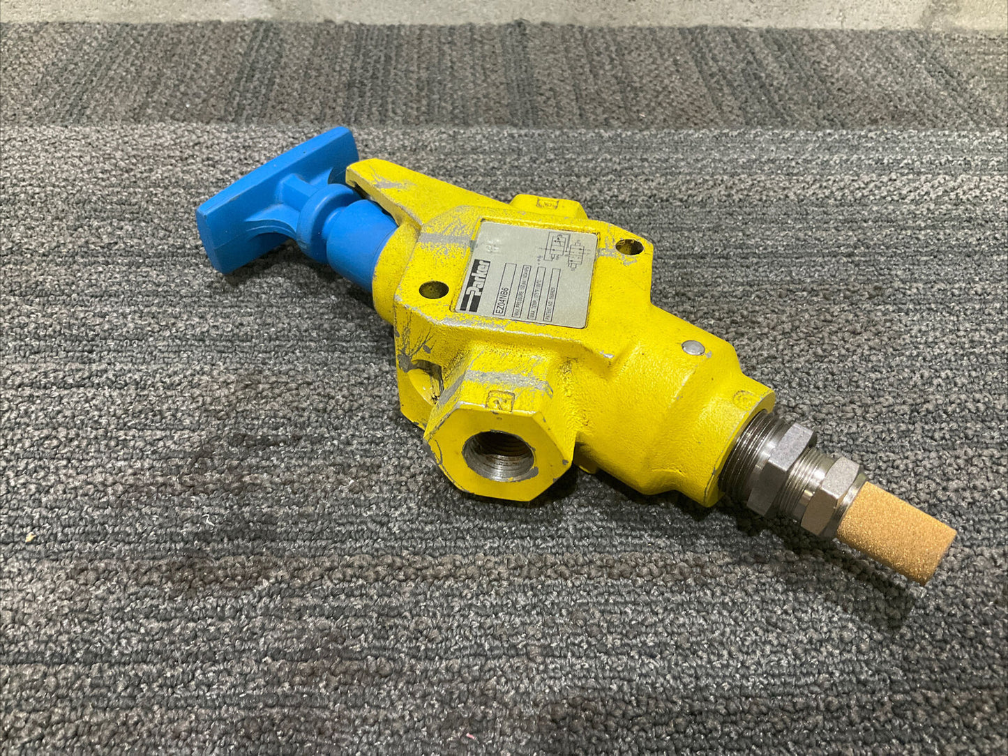 PARKER EZ04NB6 PNEUMATIC LOCKOUT VALVE 150 PSI/1034 kPA 175 F/80 C 5699829 444