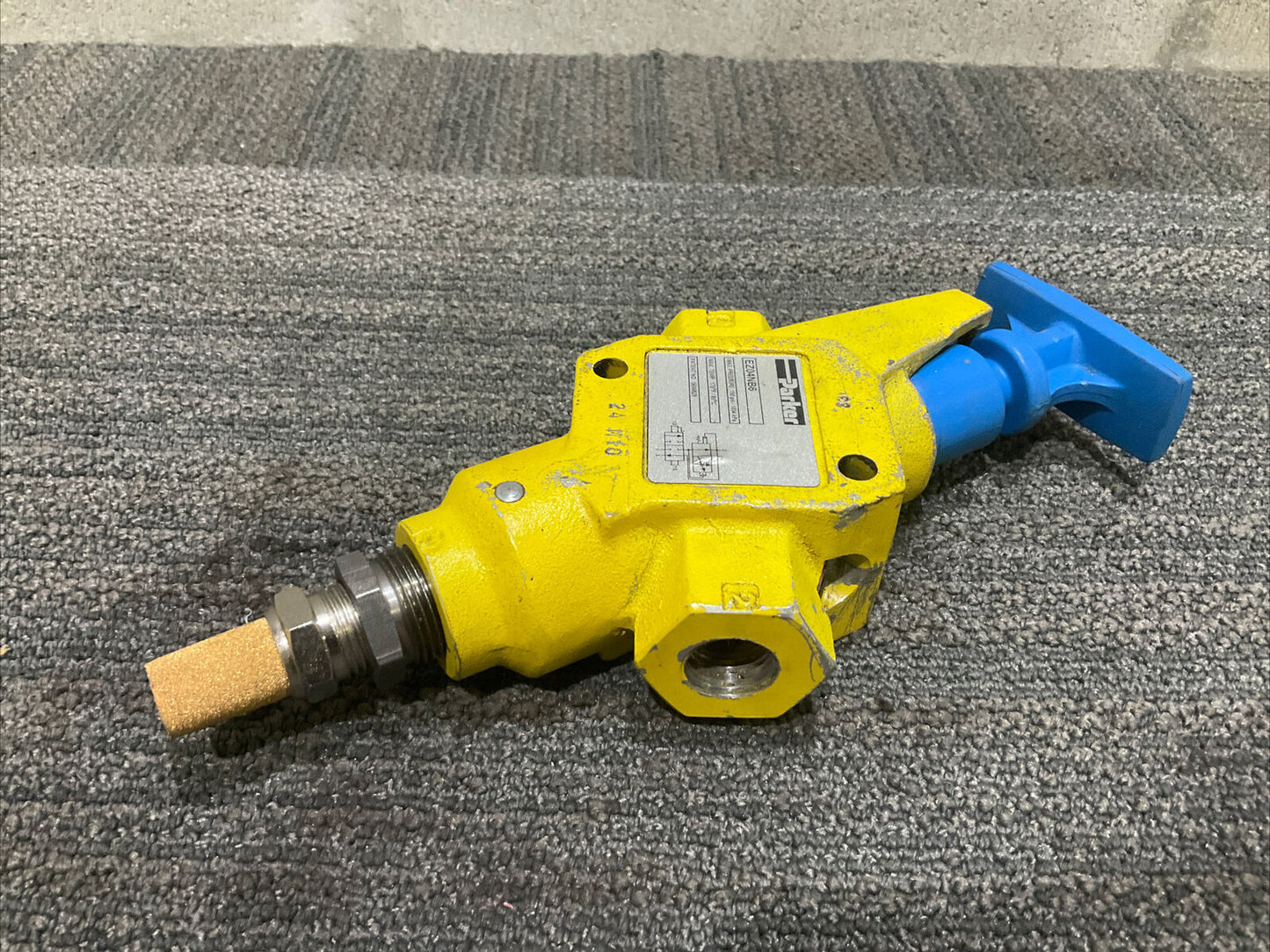 PARKER EZ04NB6 PNEUMATIC LOCKOUT VALVE 150 PSI/1034 kPA 175 F/80 C 5699829 444