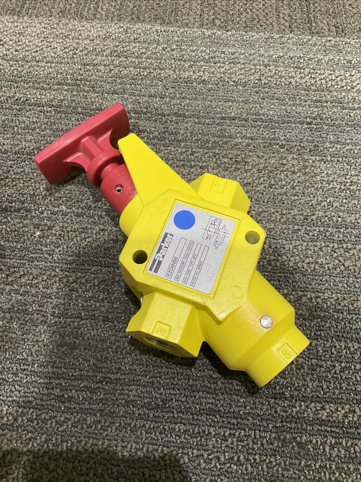 PARKER EZ04NB6 PNEUMATIC LOCKOUT VALVE 150 PSI/1034 kPA 175 F/80 C 5699829 444