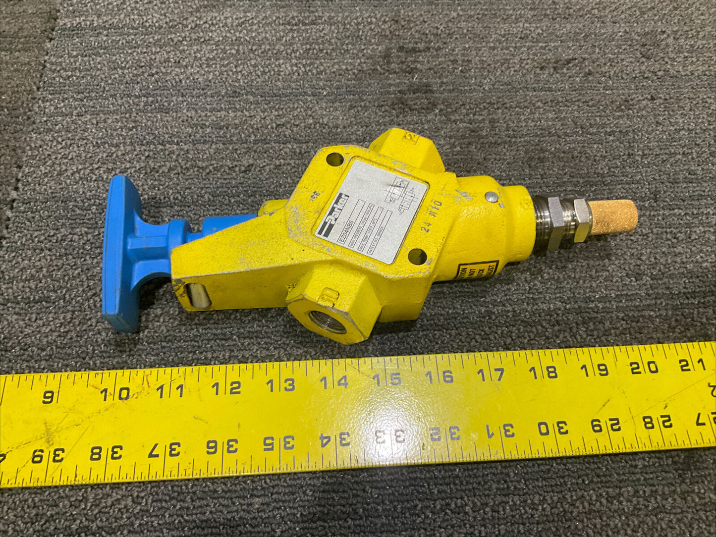 PARKER EZ04NB6 PNEUMATIC LOCKOUT VALVE 150 PSI/1034 kPA 175 F/80 C 5699829 444