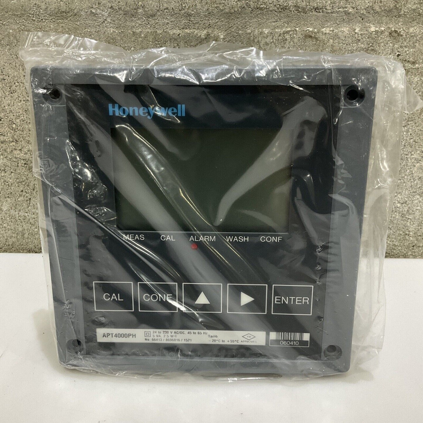 HONEYWELL APT4000PH 8696815 PH ANALYZERS TRANSMITTER 24/230V 45/65HZ 5 VA 555