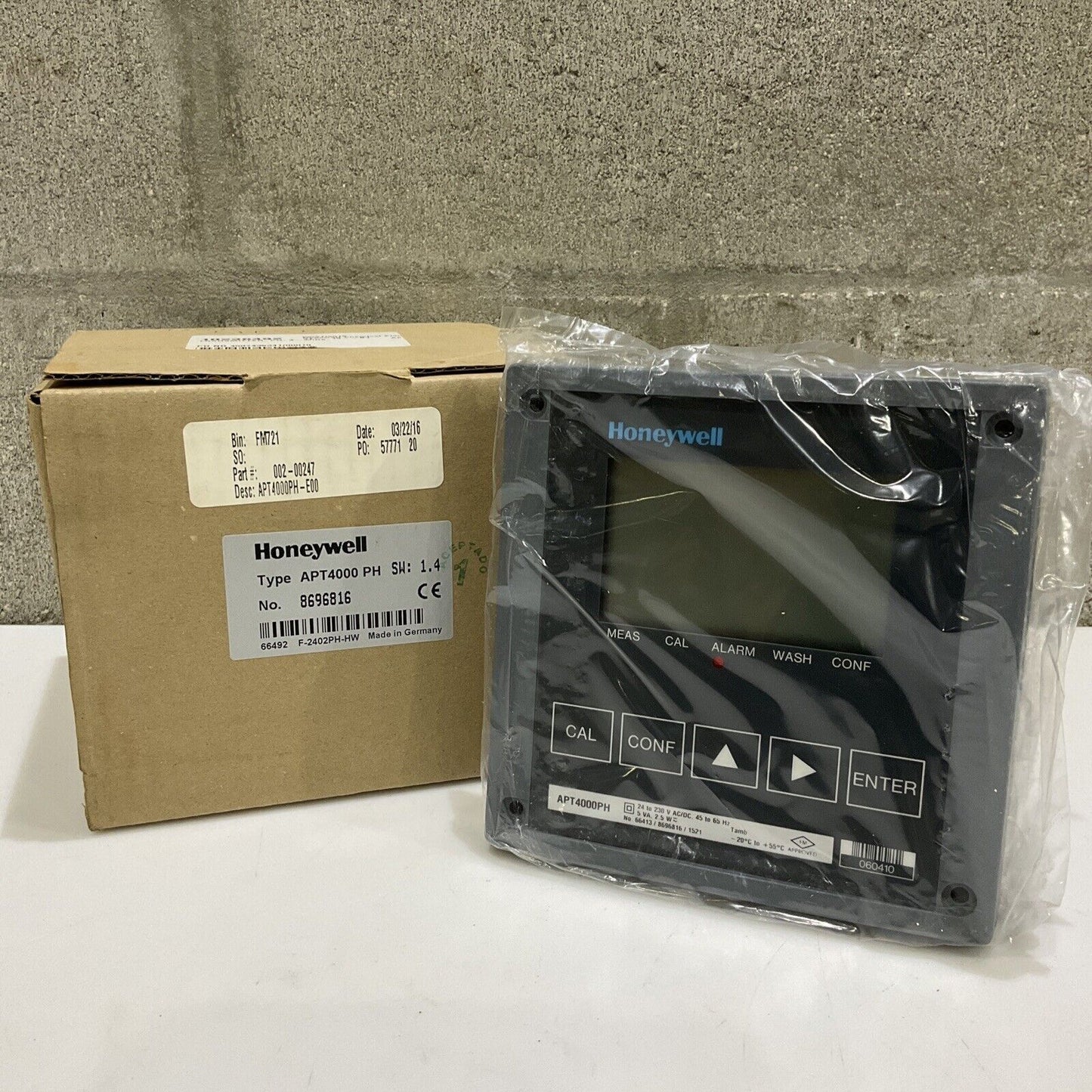 HONEYWELL APT4000PH 8696815 PH ANALYZERS TRANSMITTER 24/230V 45/65HZ 5 VA 555