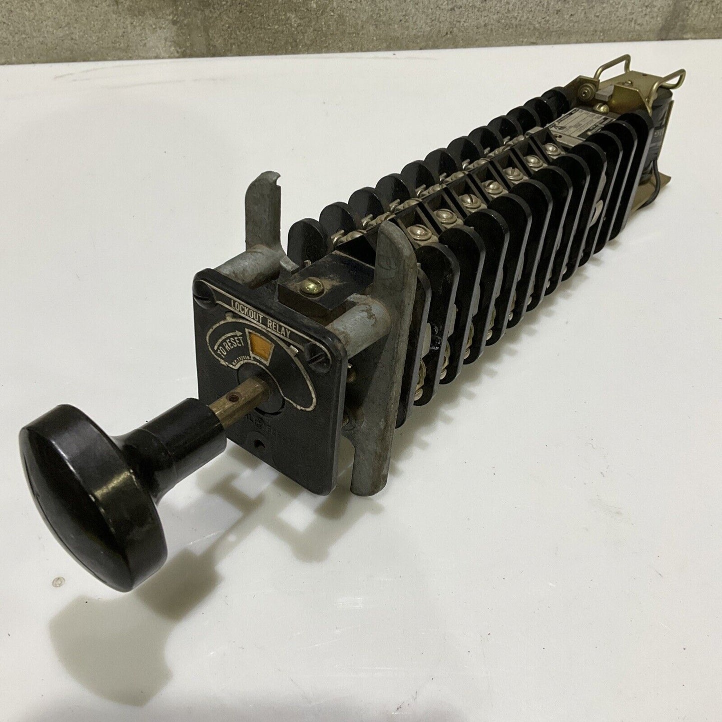 GENERAL ELECTRIC 12HEA61C246 AUXILIARY RELAY 125 V CYCLES DC 678