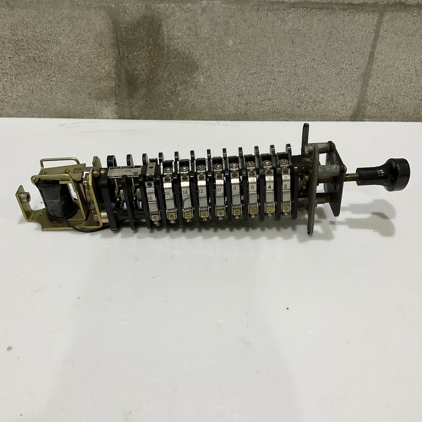 GENERAL ELECTRIC 12HEA61C246 AUXILIARY RELAY 125 V CYCLES DC 678