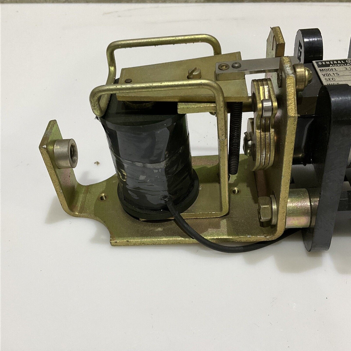 GENERAL ELECTRIC 12HEA61C246 AUXILIARY RELAY 125 V CYCLES DC 678