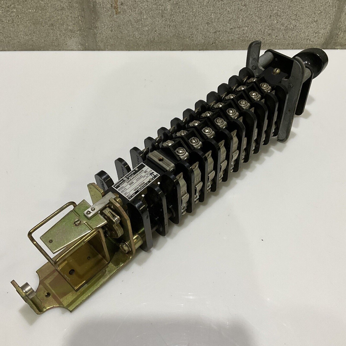 GENERAL ELECTRIC 12HEA61C218X2 AUXILIARY RELAY 250V DC 678