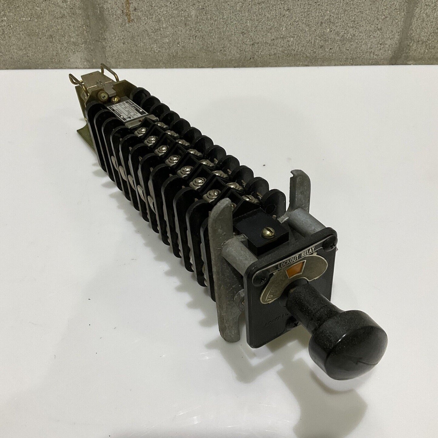 GENERAL ELECTRIC 12HEA61C218X2 AUXILIARY RELAY 250V DC 678