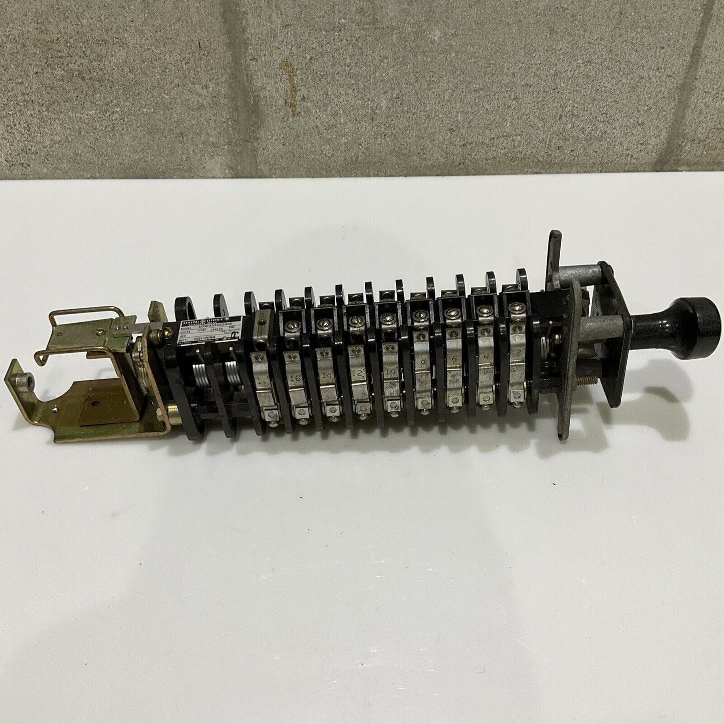 GENERAL ELECTRIC 12HEA61C218X2 AUXILIARY RELAY 250V DC 678