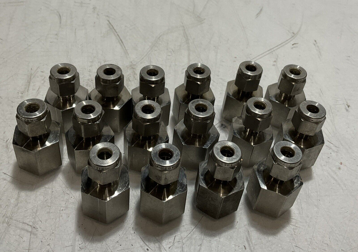 SWAGELOK STAINLESS STEEL PIPE FITTING FNSP LOT OF 16 U3S