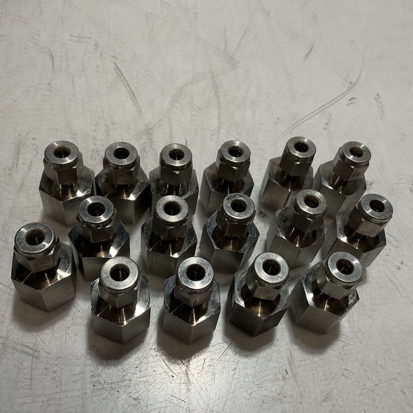 SWAGELOK STAINLESS STEEL PIPE FITTING FNSP LOT OF 16 U3S