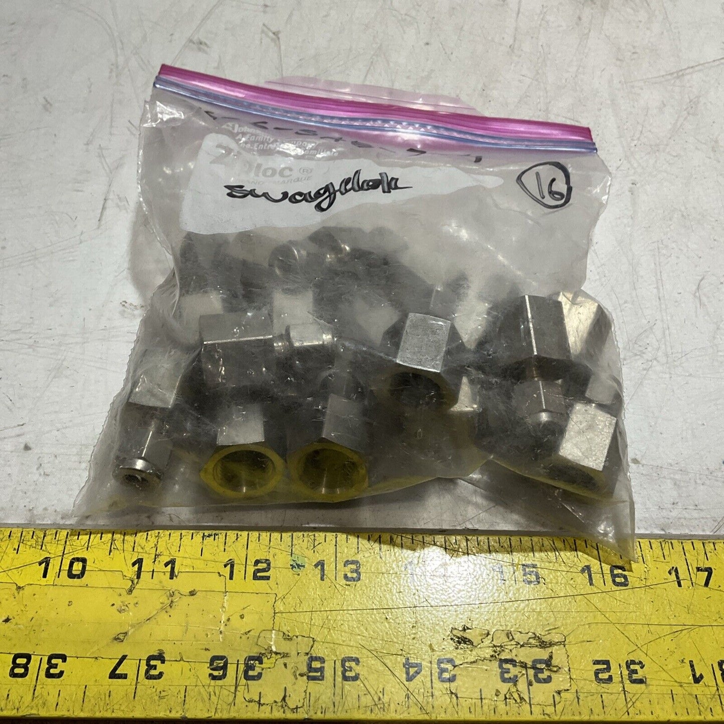 SWAGELOK STAINLESS STEEL PIPE FITTING FNSP LOT OF 16 U3S