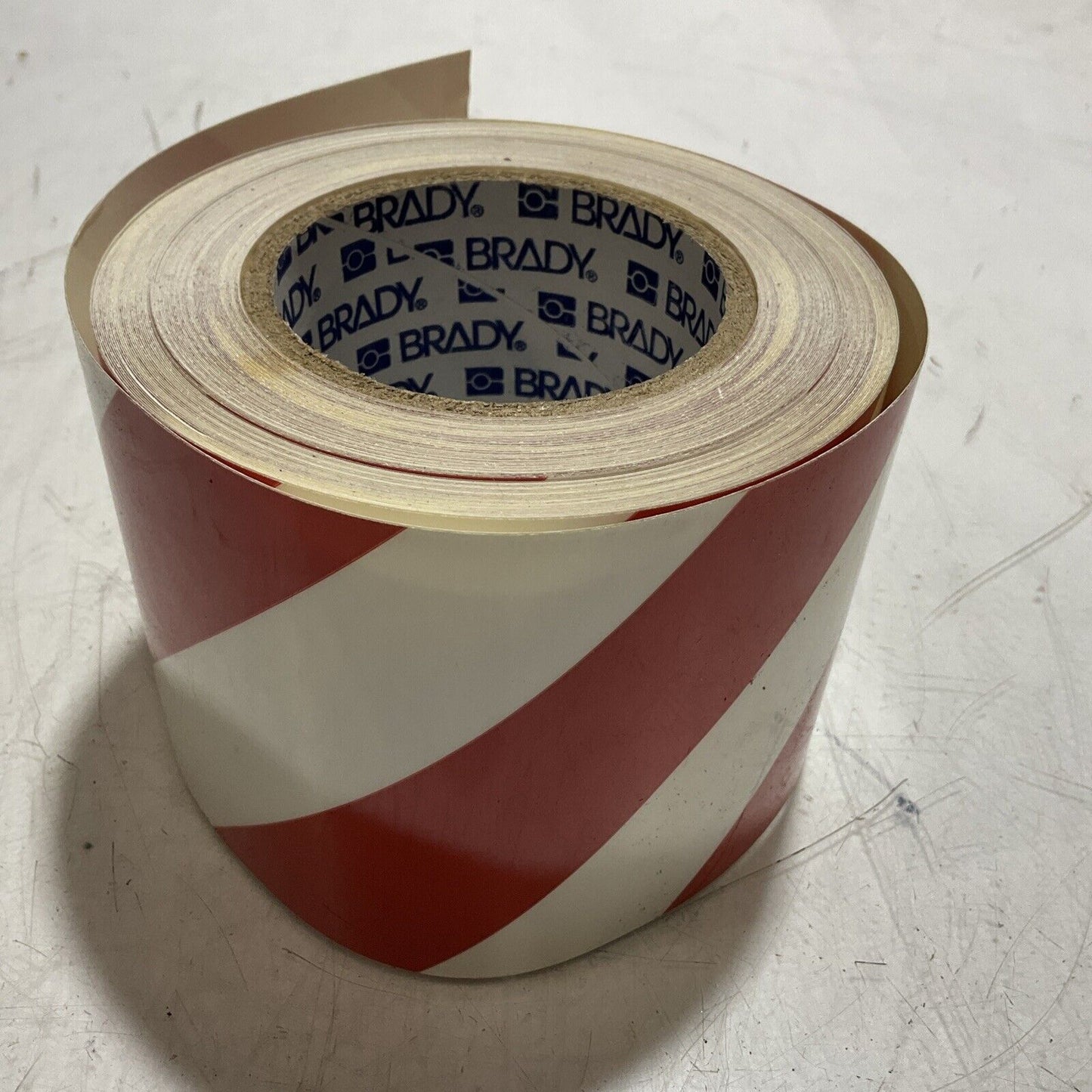 BRADY 104378B-514 1/ROLL TOUGHSTRIPE TAPE 4WX100L 101.6MMX30.5 RED & WHITE U3S
