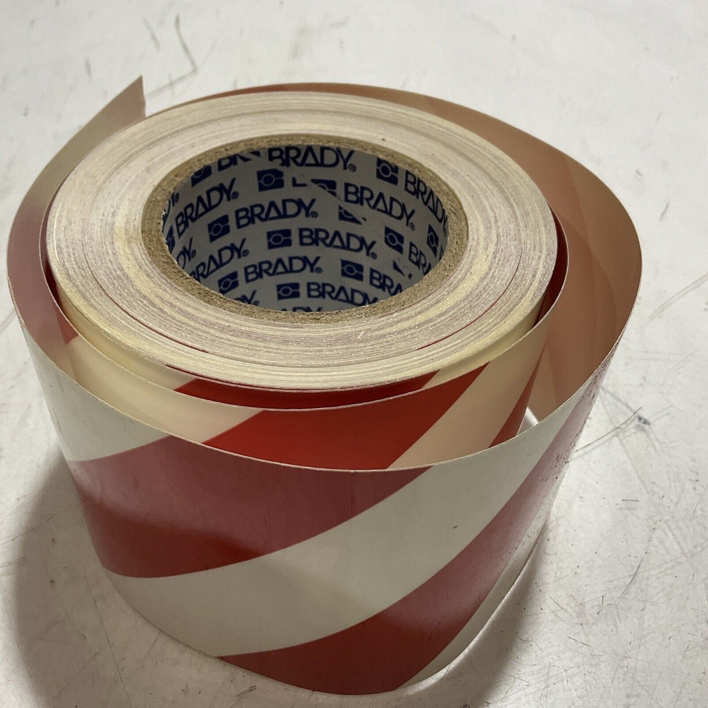 BRADY 104378B-514 1/ROLL TOUGHSTRIPE TAPE 4WX100L 101.6MMX30.5 RED & WHITE U3S