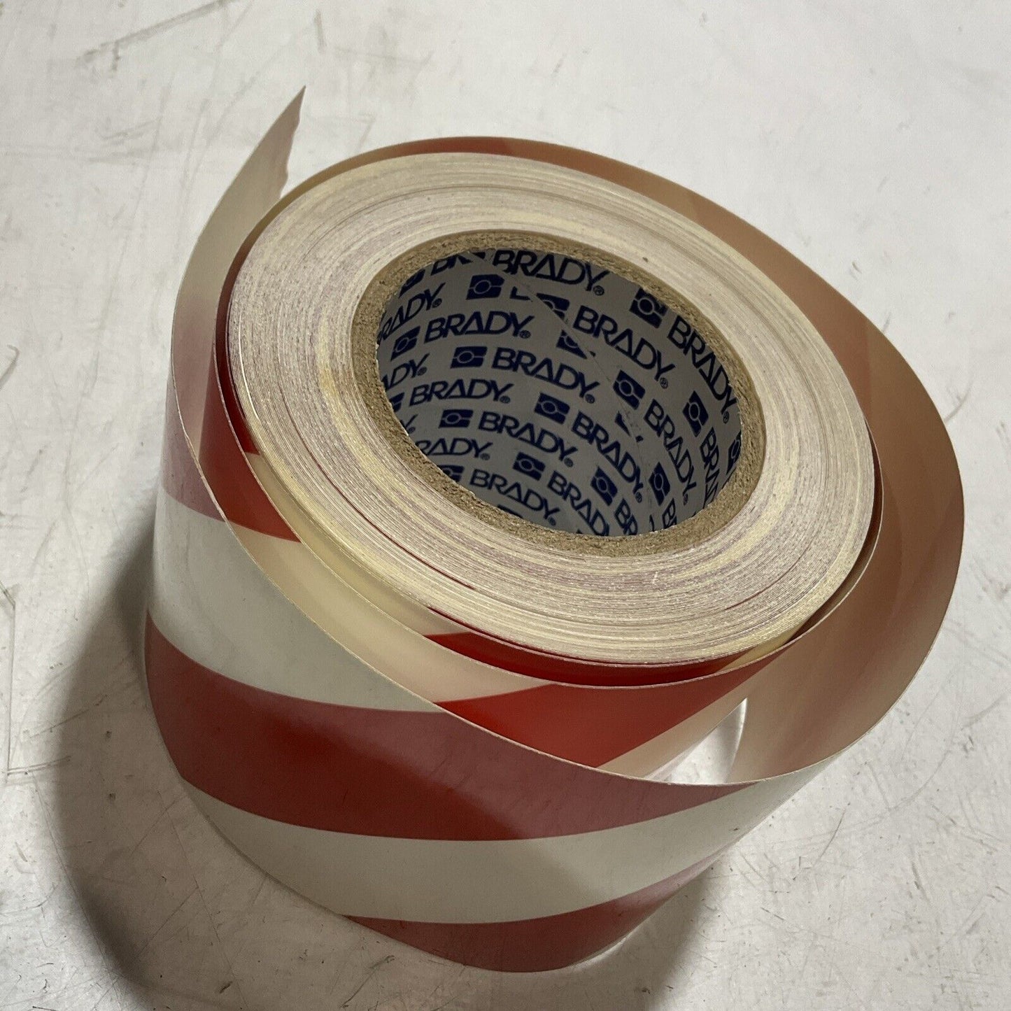 BRADY 104378B-514 1/ROLL TOUGHSTRIPE TAPE 4WX100L 101.6MMX30.5 RED & WHITE U3S