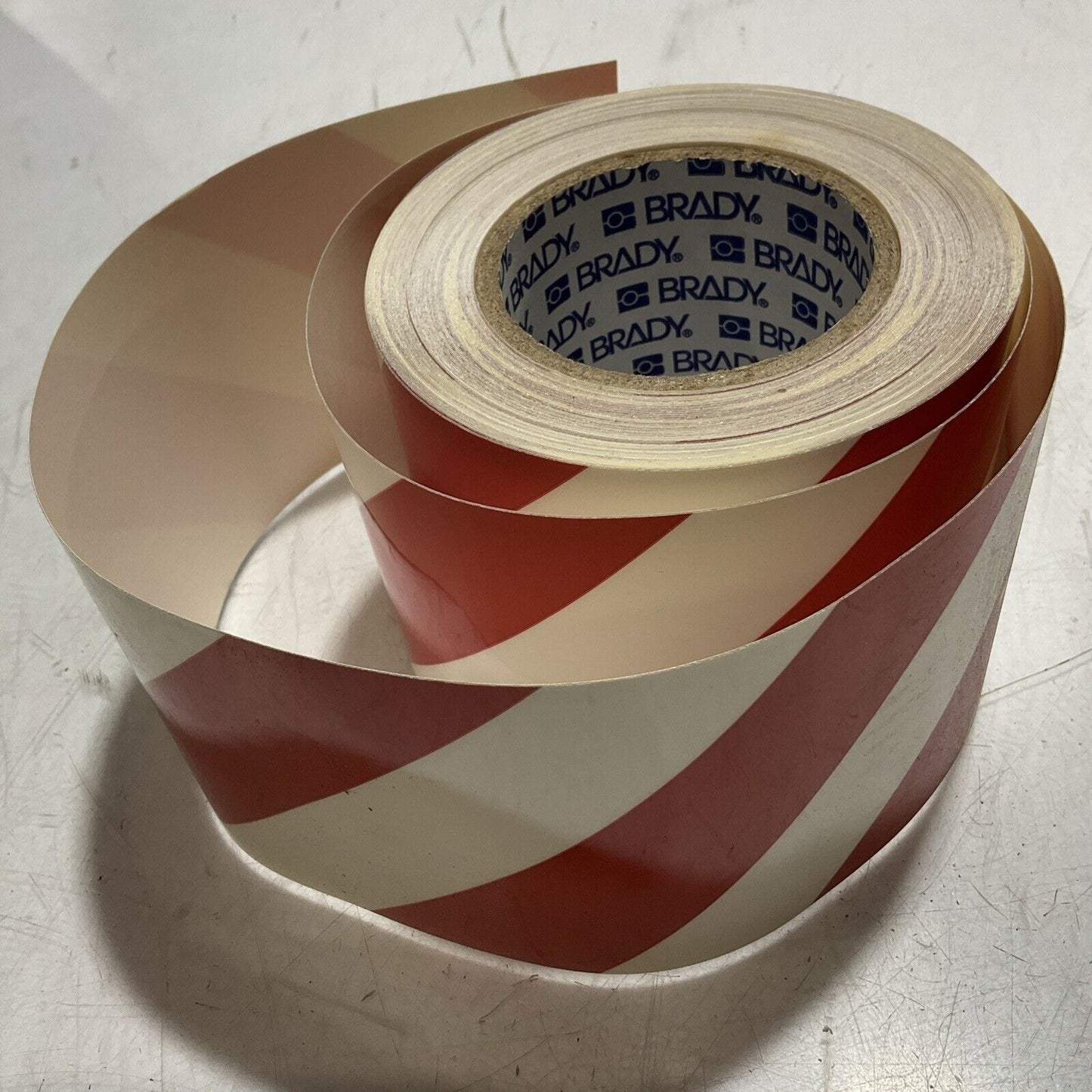 BRADY 104378B-514 1/ROLL TOUGHSTRIPE TAPE 4WX100L 101.6MMX30.5 RED & WHITE U3S
