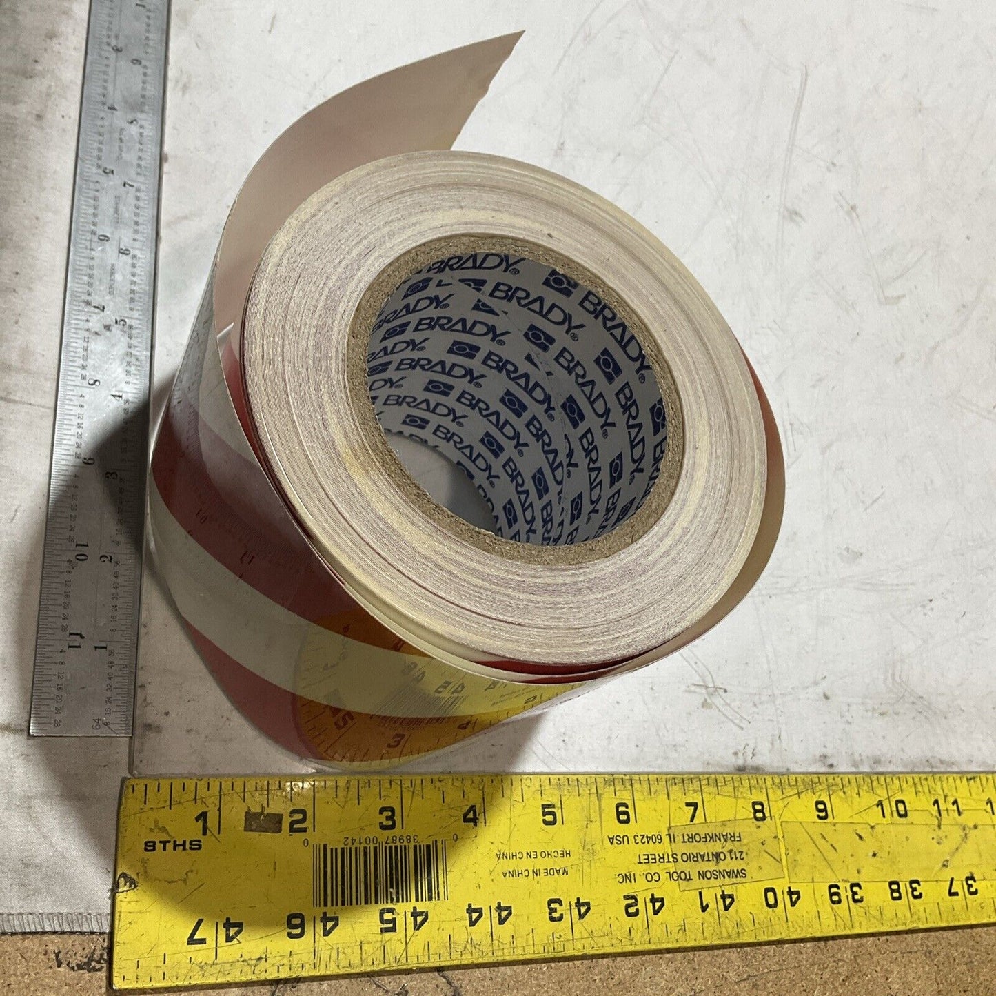 BRADY 104378B-514 1/ROLL TOUGHSTRIPE TAPE 4WX100L 101.6MMX30.5 RED & WHITE U3S