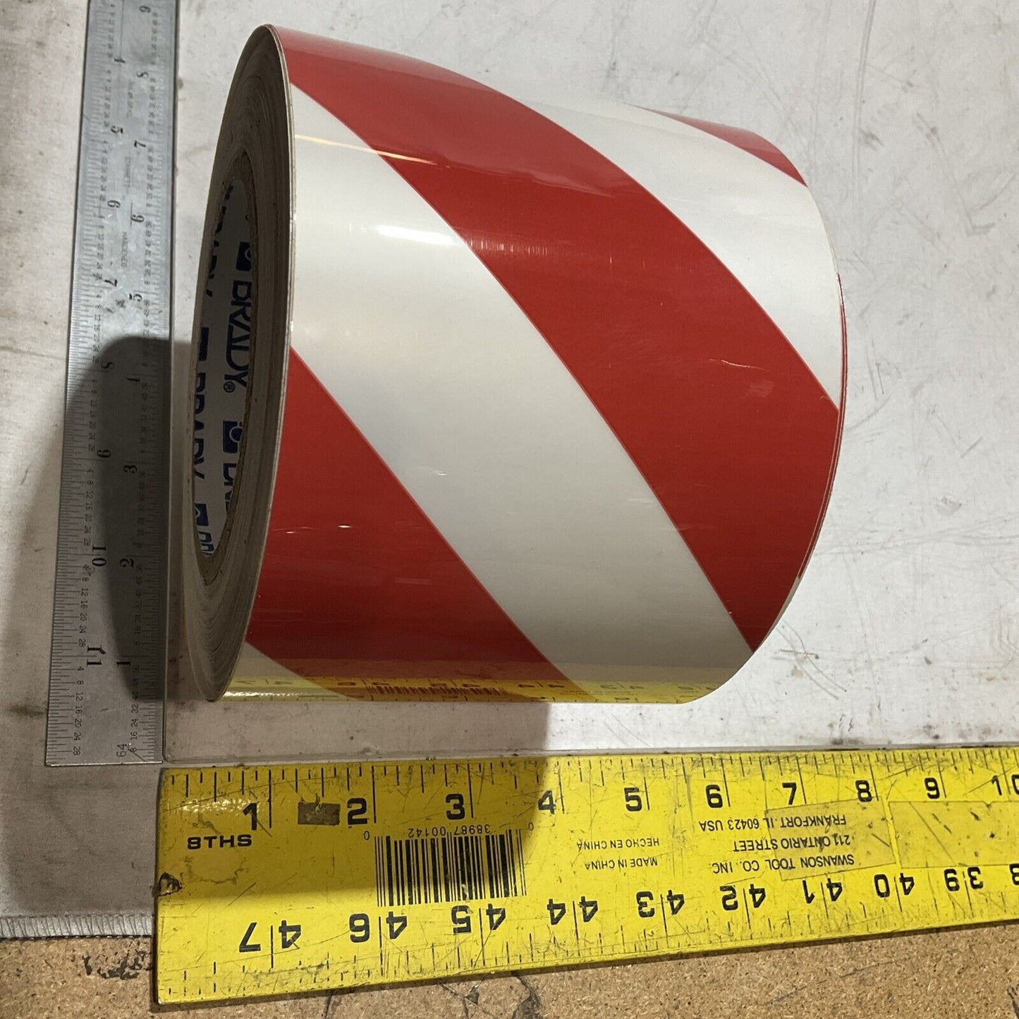 BRADY 104378B-514 1/ROLL TOUGHSTRIPE TAPE 4WX100L 101.6MMX30.5 RED & WHITE U3S