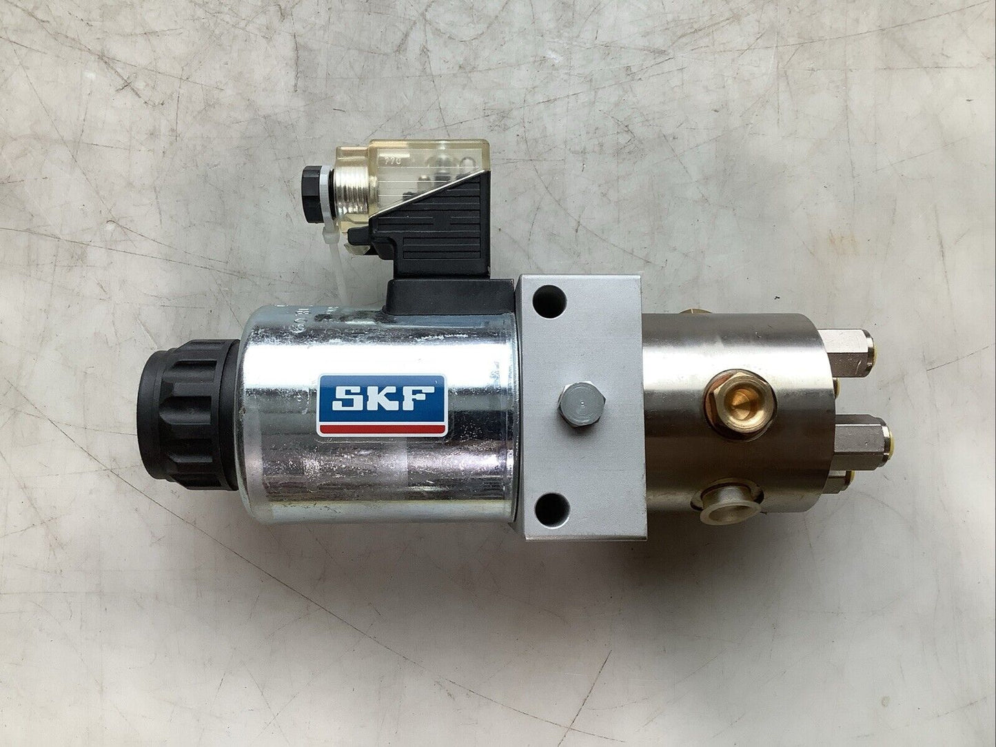SKF PE-4-40+429 ELECTROMAGNETIC PISTON PUMP 115VAC 50/60HZ