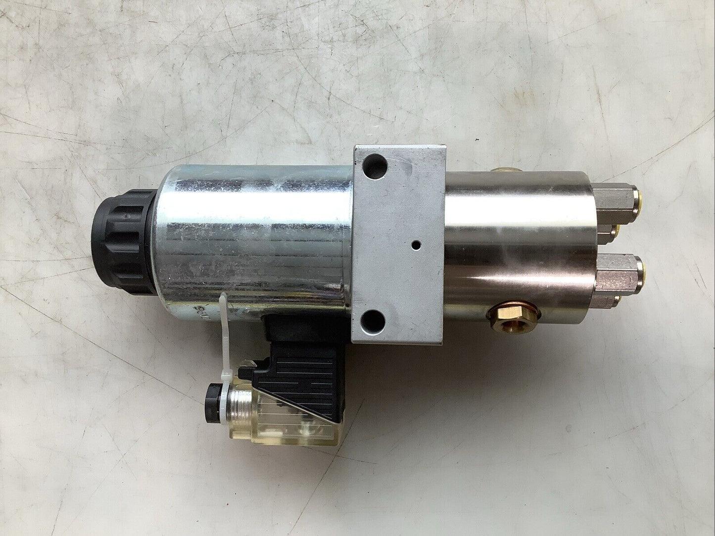 SKF PE-4-40+429 ELECTROMAGNETIC PISTON PUMP 115VAC 50/60HZ