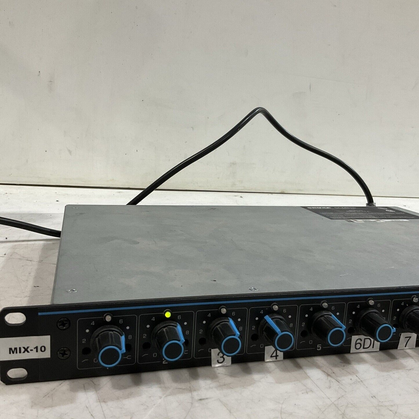 SURE SCM810 AUTOMATIC MICROPHONE MIXER WITH INTELLIMIX 120VAC 50/60HZ T9A