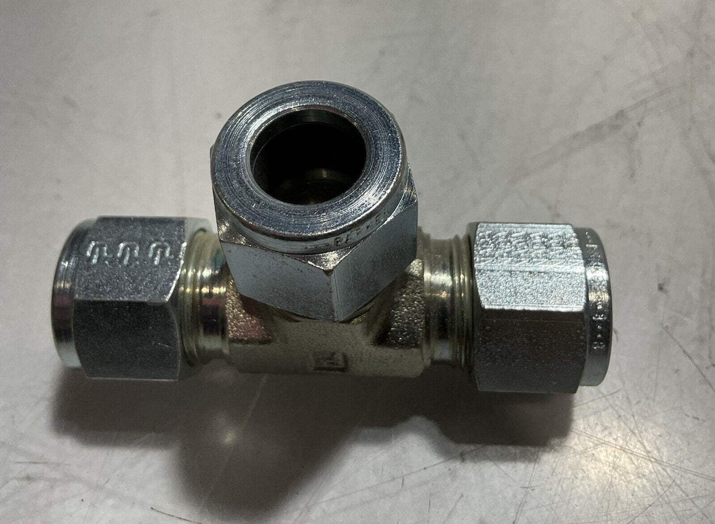 PARKER HANNIFIN 888JBZS CPI INCH TUBE UNION TEE 1/2”COMP CAD LOT OF 41 K9S