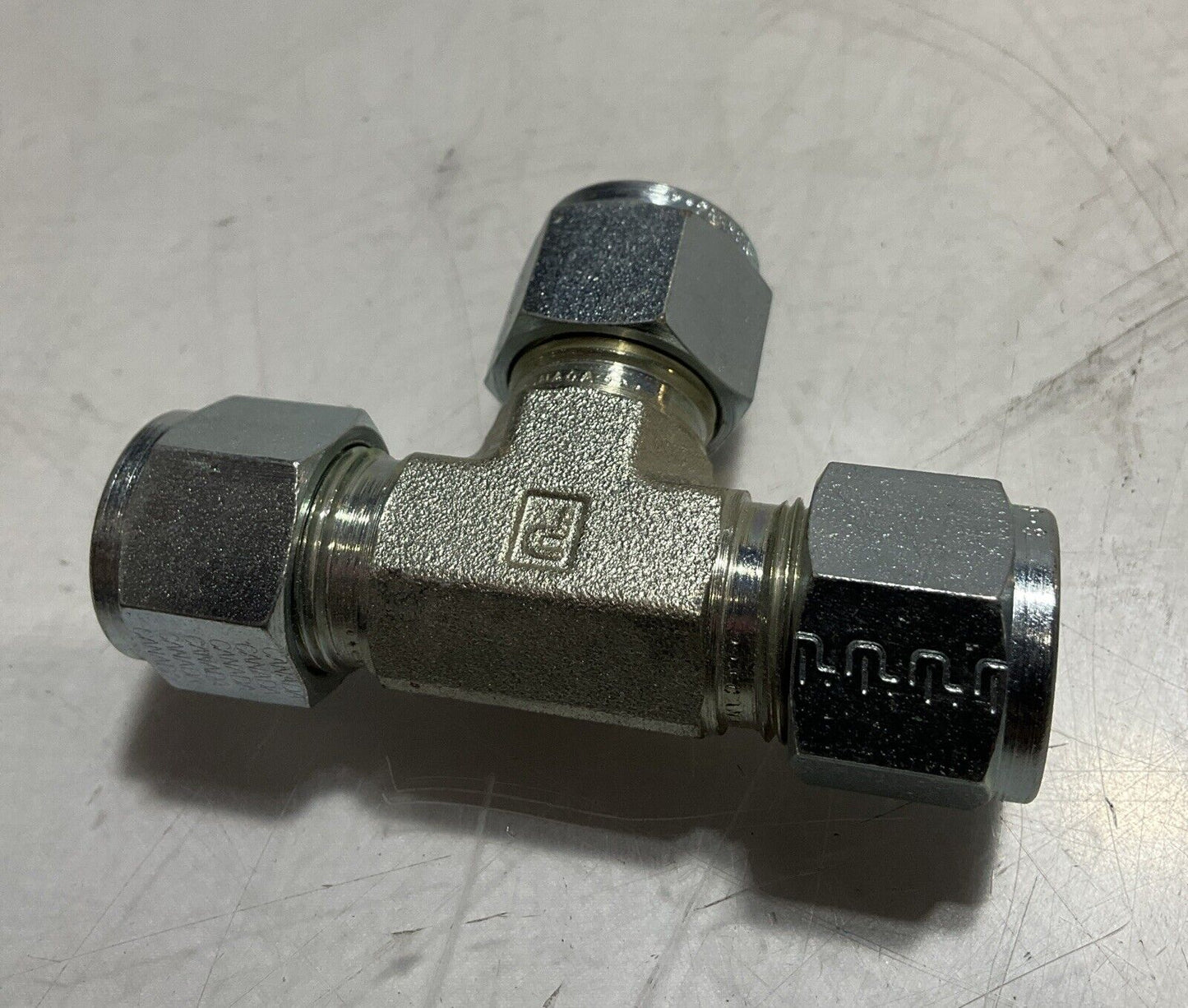 PARKER HANNIFIN 888JBZS CPI INCH TUBE UNION TEE 1/2”COMP CAD LOT OF 41 K9S