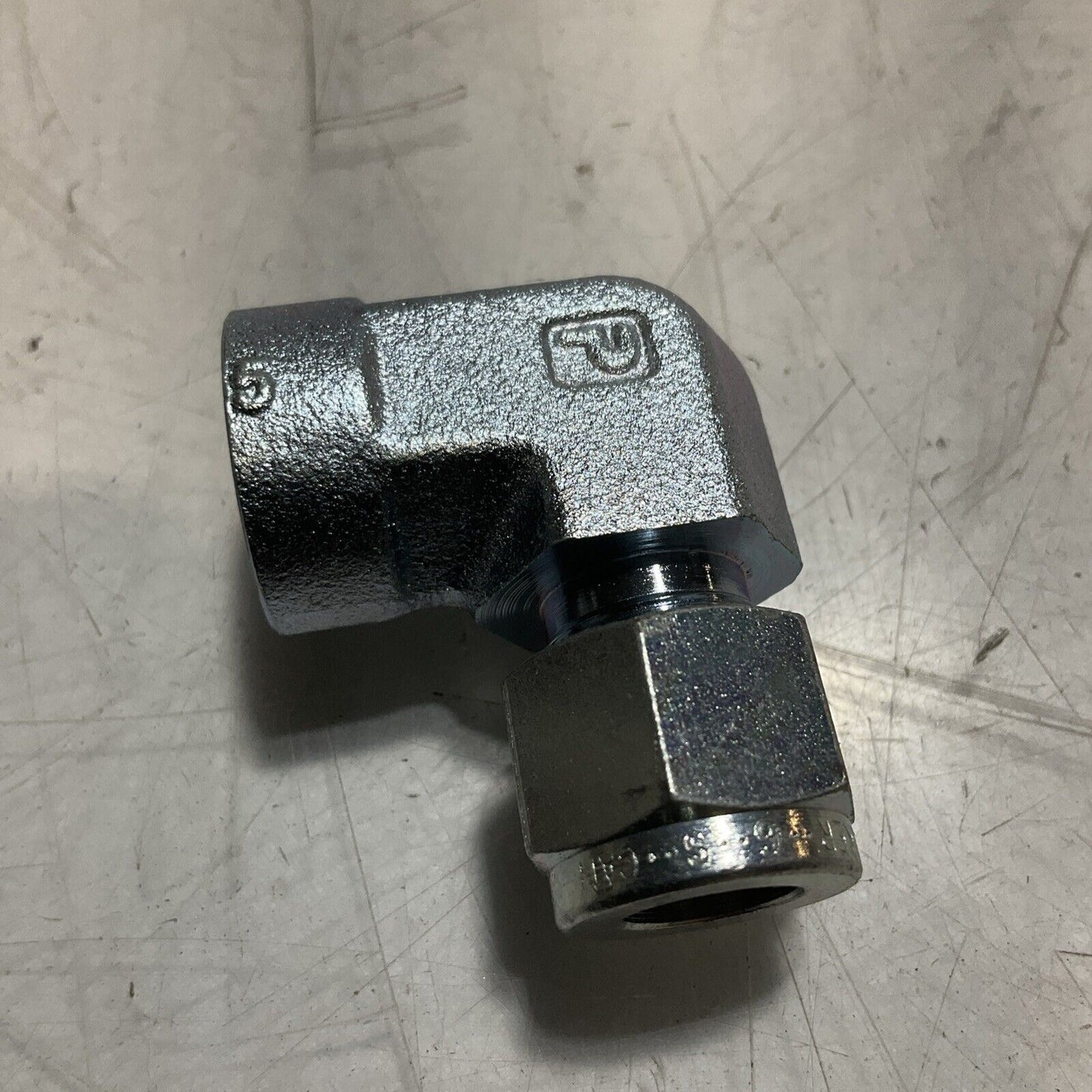 PARKER 64DBZS TUBE FITTING CONNECTOR ELBOW 3/8 CO MPX1 LOT OF 4 K9S