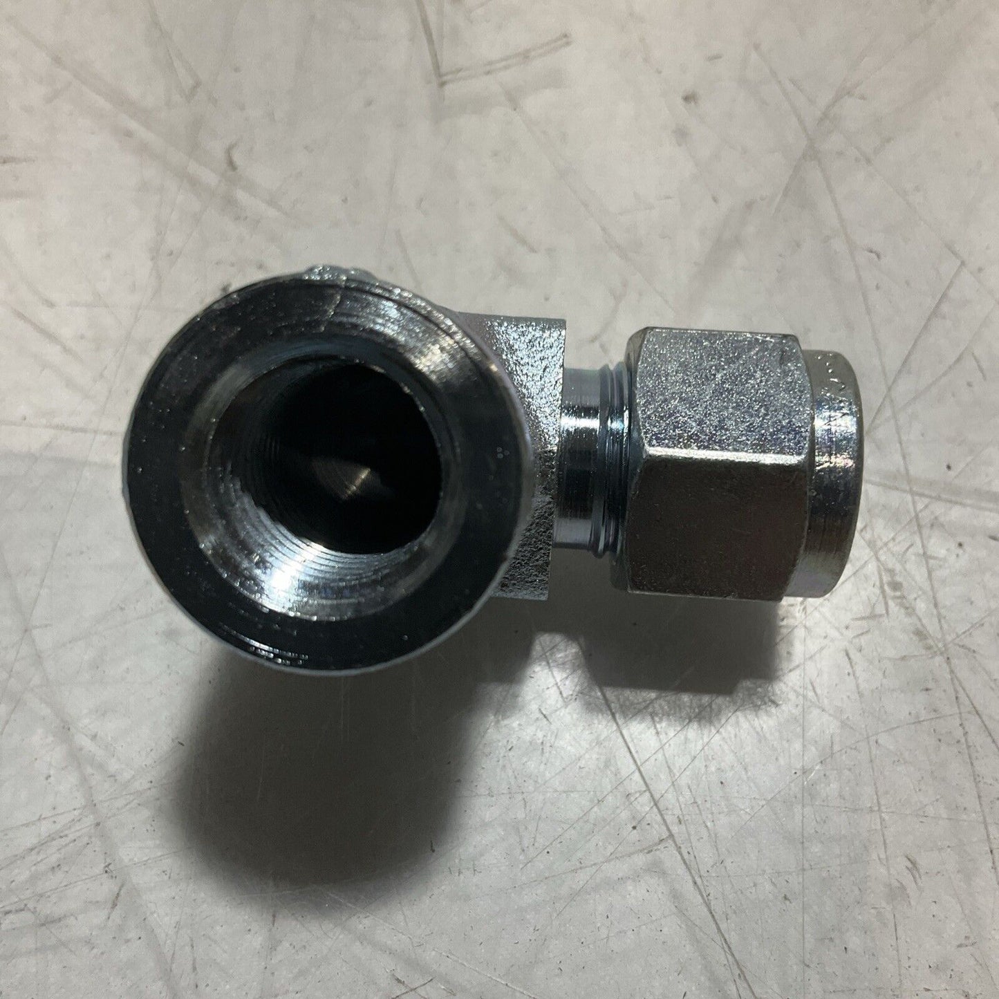 PARKER 64DBZS TUBE FITTING CONNECTOR ELBOW 3/8 CO MPX1 LOT OF 4 K9S
