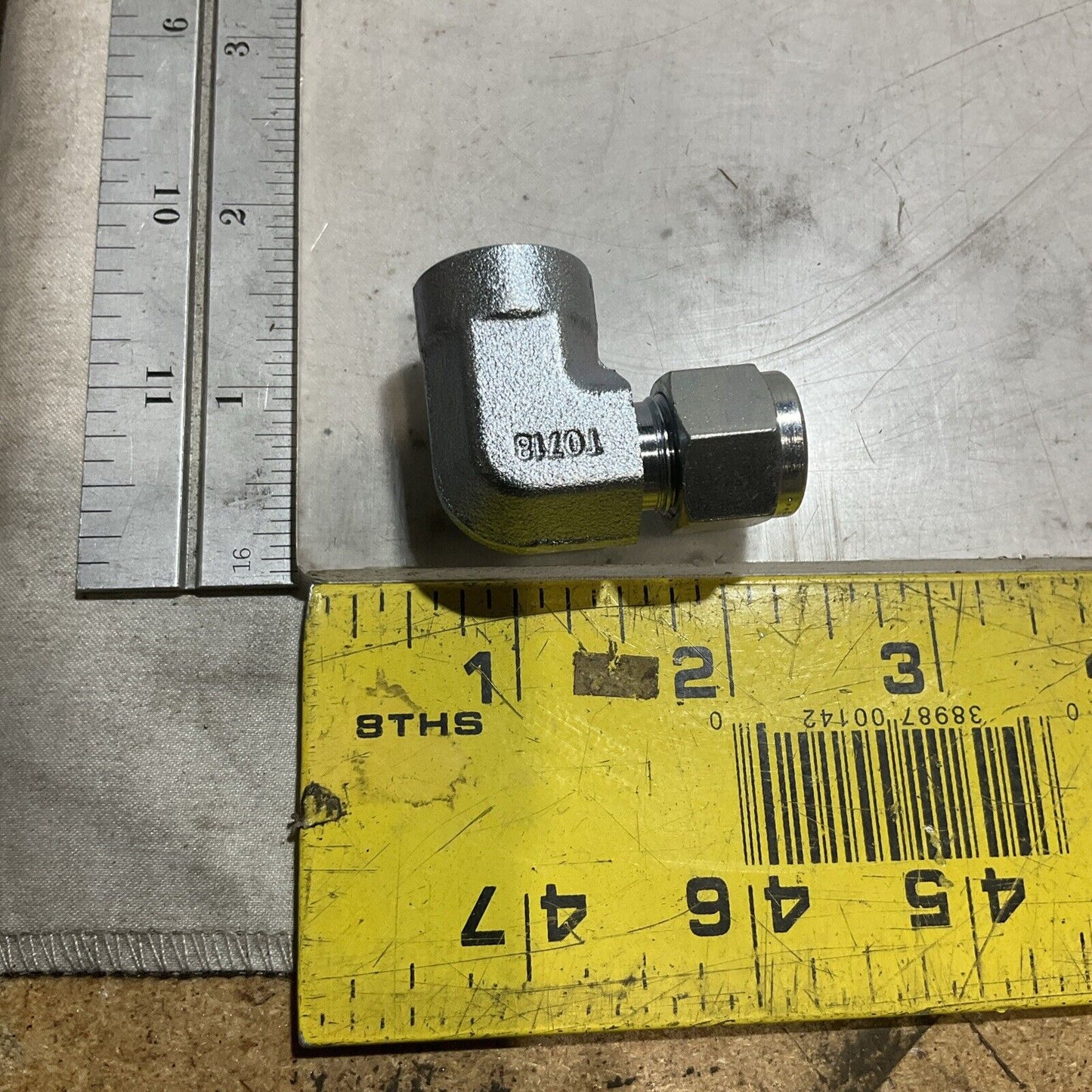 PARKER 64DBZS TUBE FITTING CONNECTOR ELBOW 3/8 CO MPX1 LOT OF 4 K9S