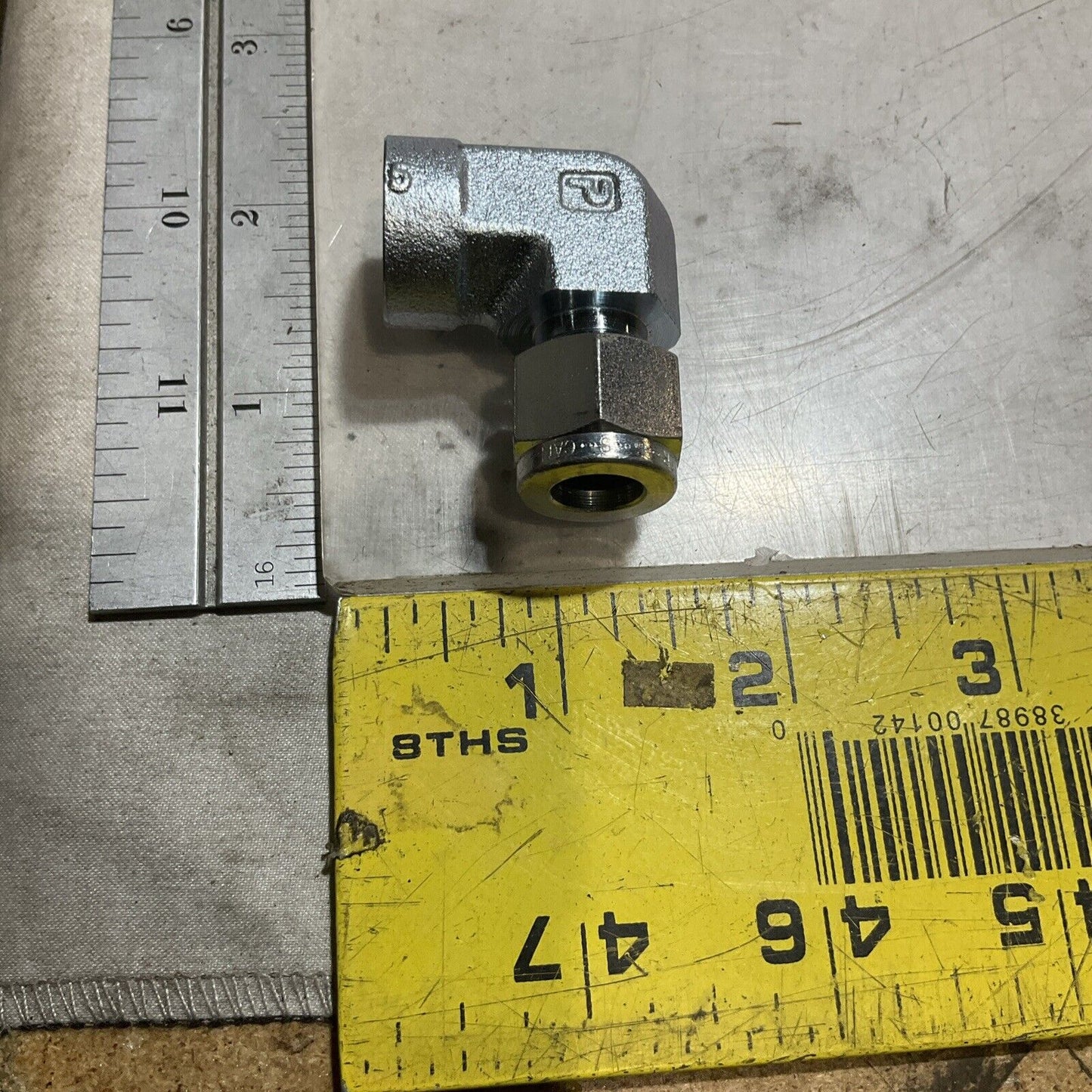 PARKER 64DBZS TUBE FITTING CONNECTOR ELBOW 3/8 CO MPX1 LOT OF 4 K9S
