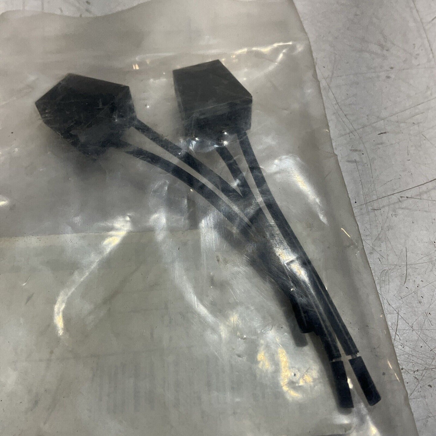 TELEMECANIQUE XUS LZ500 046901 ARCS SUPPRESSOR 30VDC U3S