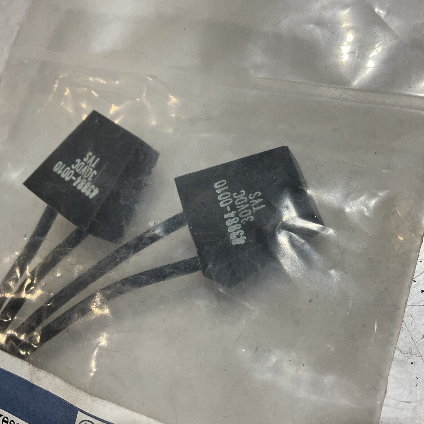 TELEMECANIQUE XUS LZ500 046901 ARCS SUPPRESSOR 30VDC U3S