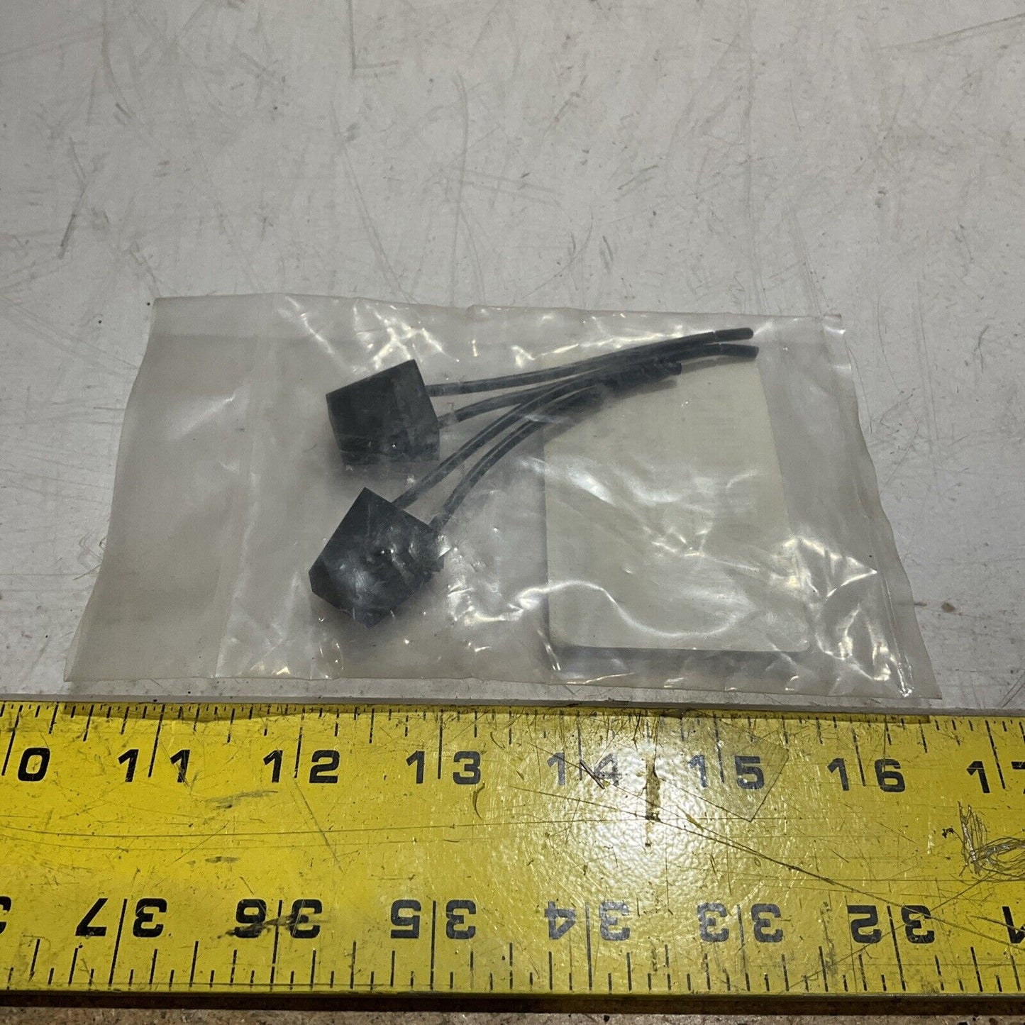 TELEMECANIQUE XUS LZ500 046901 ARCS SUPPRESSOR 30VDC U3S