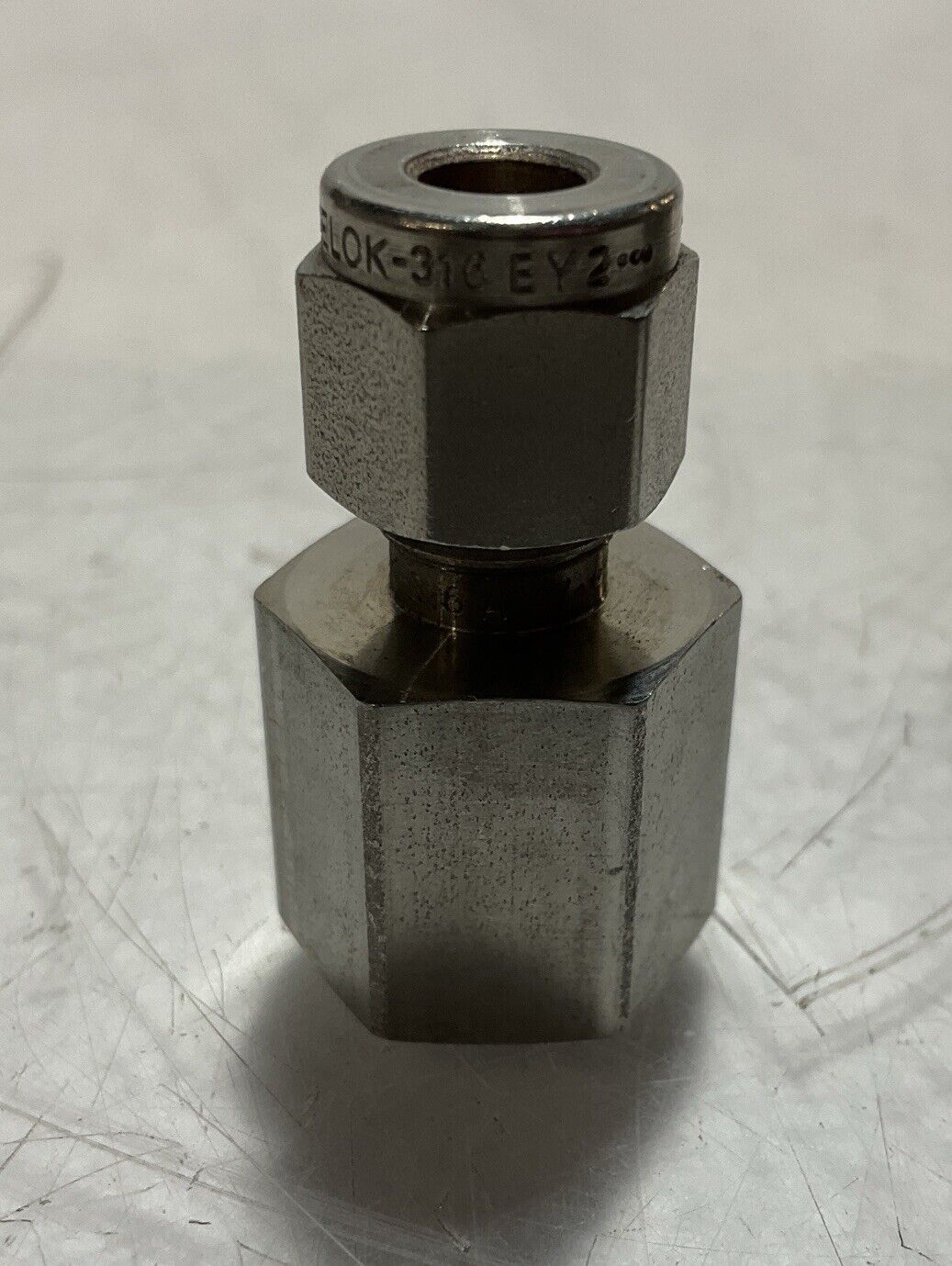 SWAGELOK SS-4-SAE-7-4 STAINLESS STEEL PIPE FITTIG ADAPTOR 316-9P3 QTY 9 U3S
