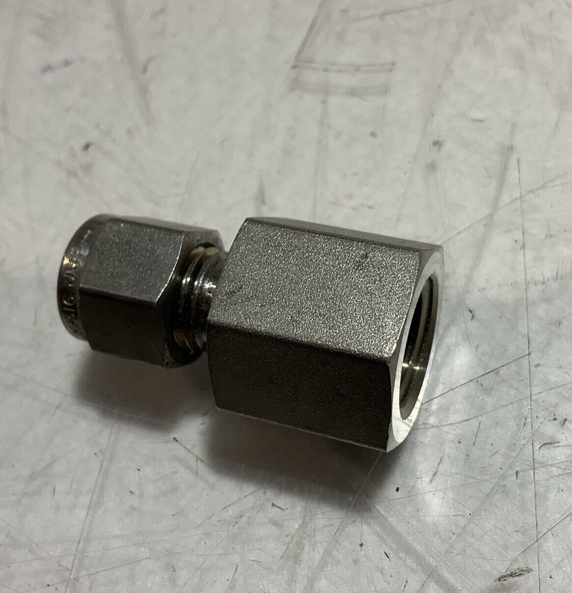 SWAGELOK SS-4-SAE-7-4 STAINLESS STEEL PIPE FITTIG ADAPTOR 316-9P3 QTY 9 U3S