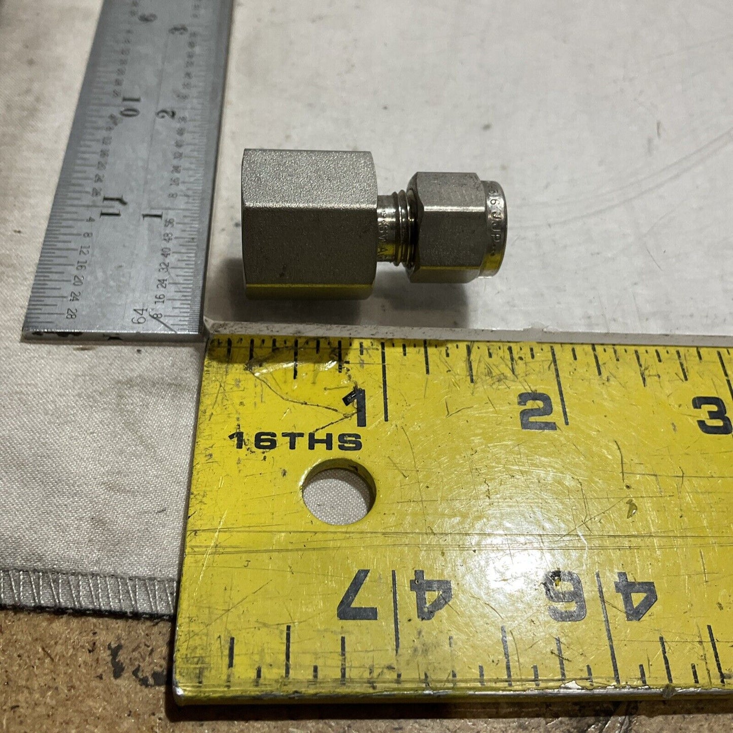 SWAGELOK SS-4-SAE-7-4 STAINLESS STEEL PIPE FITTIG ADAPTOR 316-9P3 QTY 9 U3S