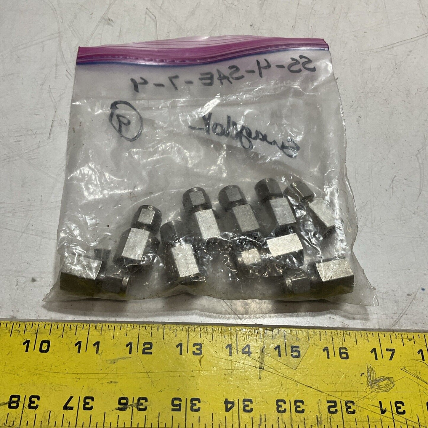 SWAGELOK SS-4-SAE-7-4 STAINLESS STEEL PIPE FITTIG ADAPTOR 316-9P3 QTY 9 U3S