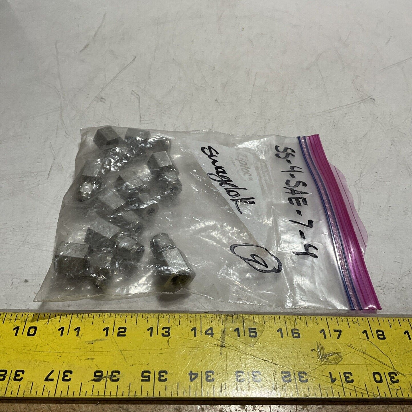 SWAGELOK SS-4-SAE-7-4 STAINLESS STEEL PIPE FITTIG ADAPTOR 316-9P3 QTY 9 U3S