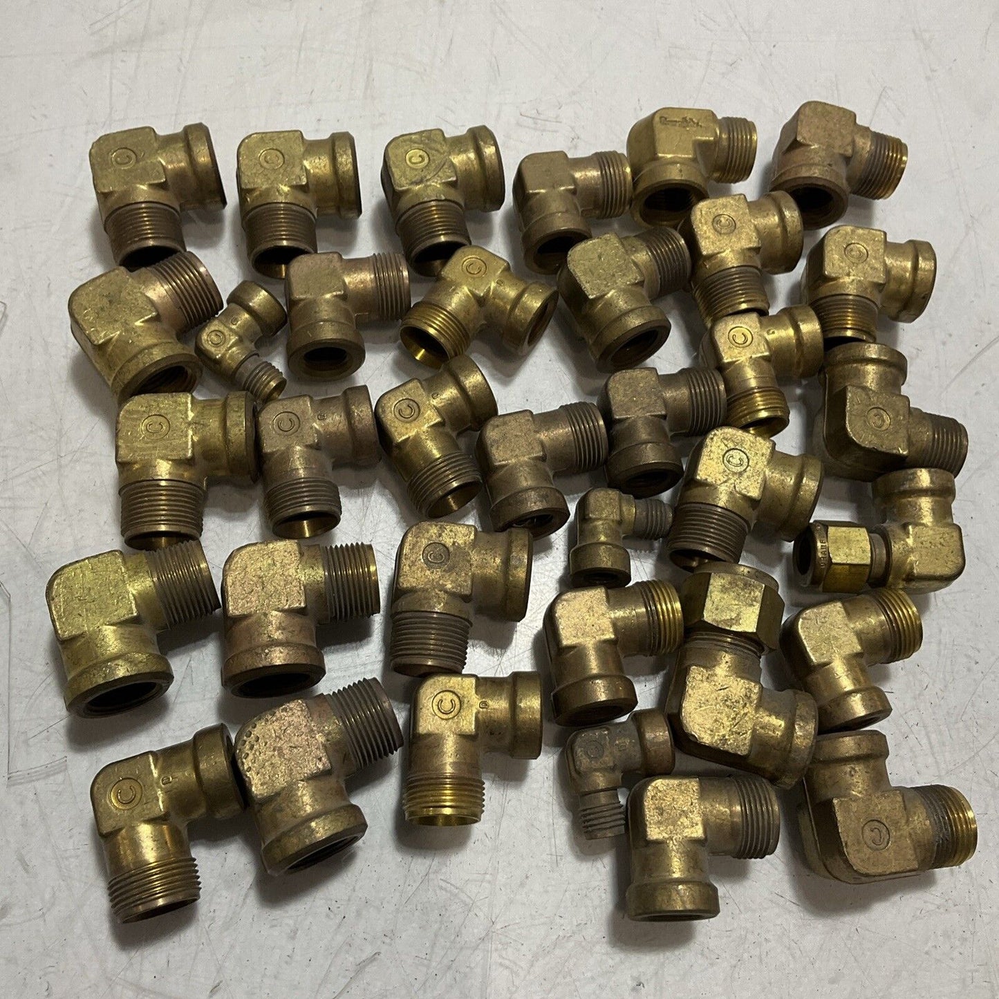 SWAGELOK (NPN) MICE BRASS ELBOW TUBE FITTING CONNECTOR QTY 35 476