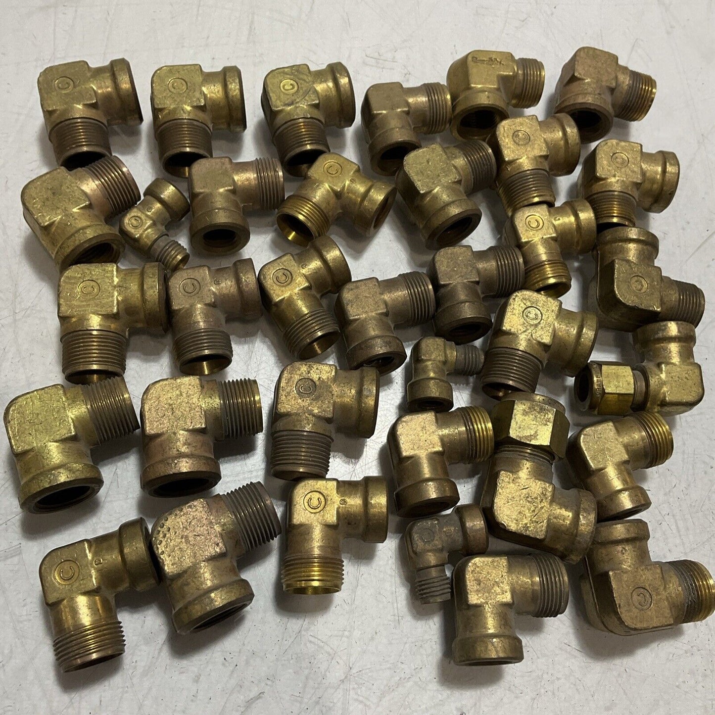 SWAGELOK (NPN) MICE BRASS ELBOW TUBE FITTING CONNECTOR QTY 35 476