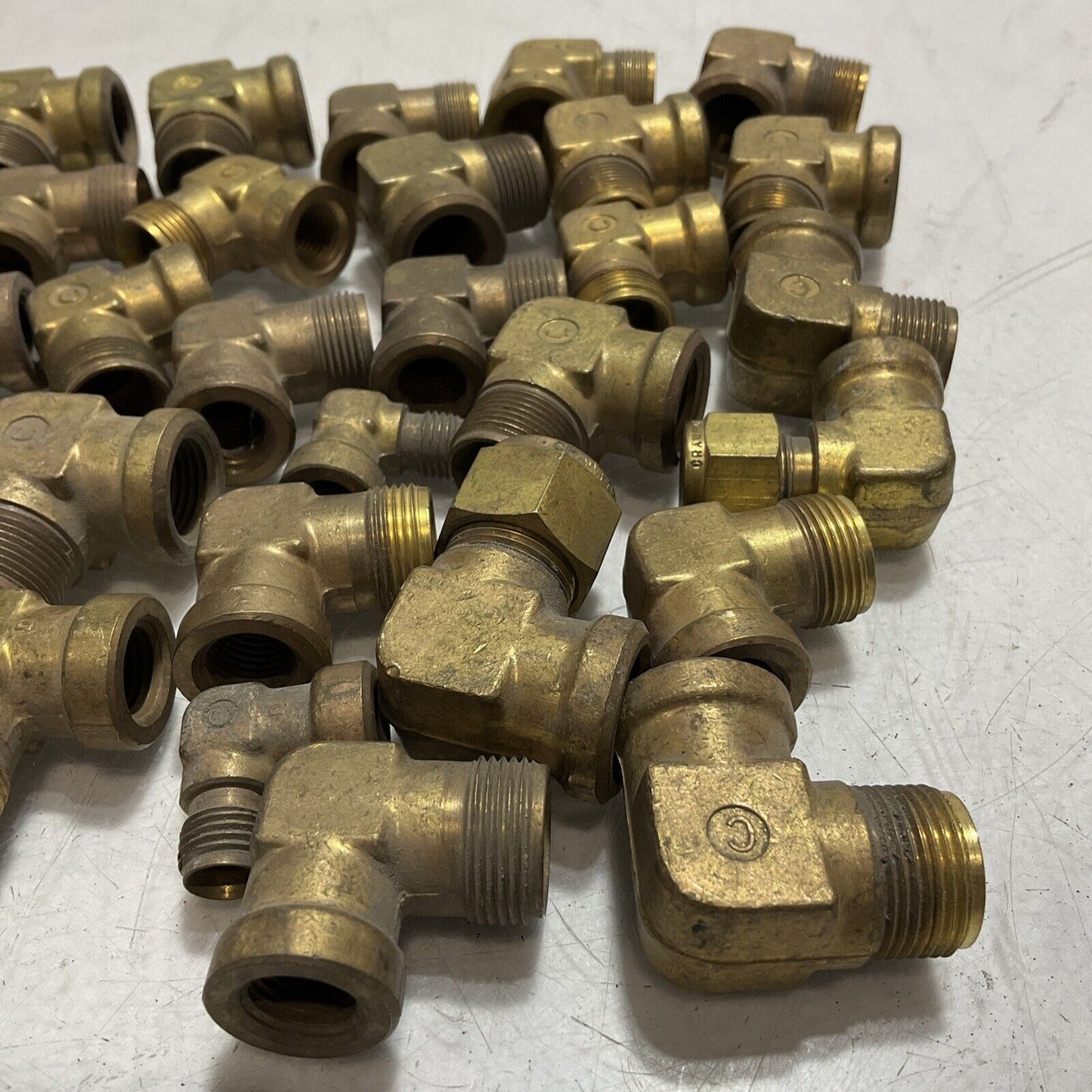 SWAGELOK (NPN) MICE BRASS ELBOW TUBE FITTING CONNECTOR QTY 35 476