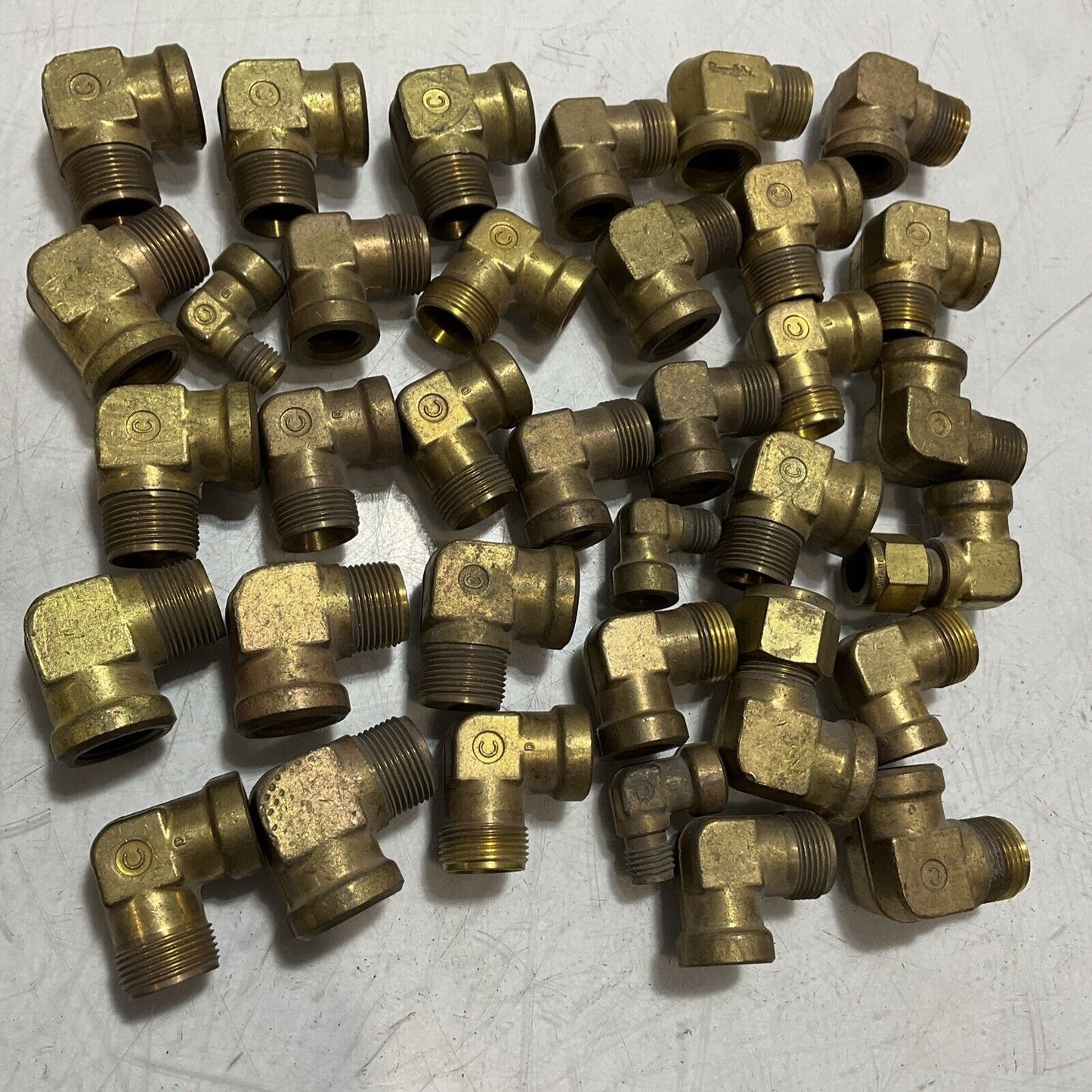 SWAGELOK (NPN) MICE BRASS ELBOW TUBE FITTING CONNECTOR QTY 35 476